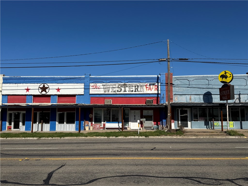 204 E Gassaway Avenue Lott TX 76656