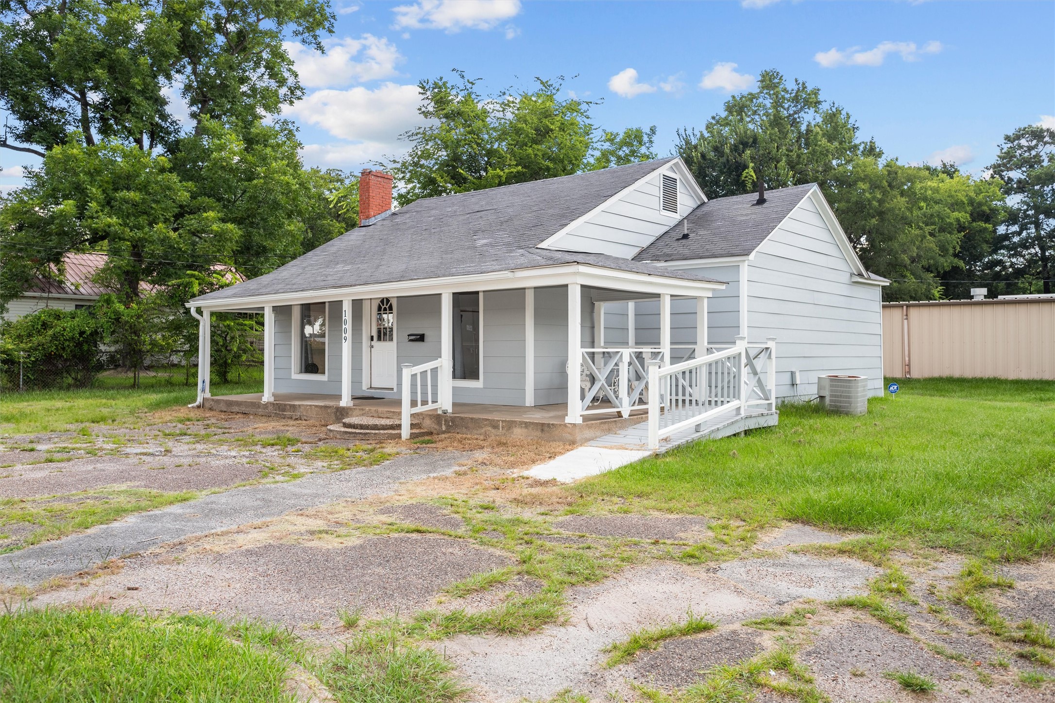 1009 E Denman Avenue Lufkin TX 75901