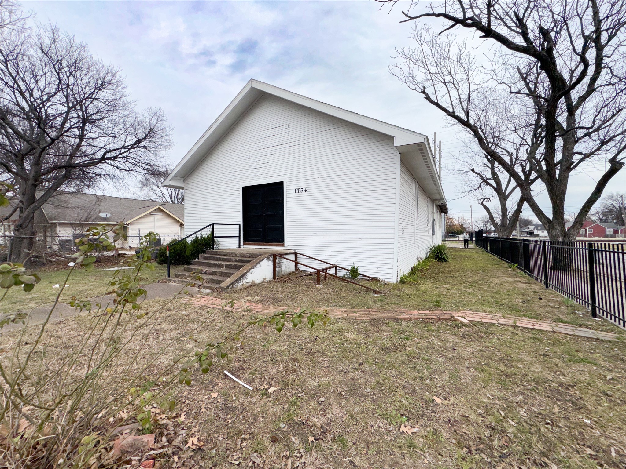 1734 S Denley Drive Dallas TX 75216