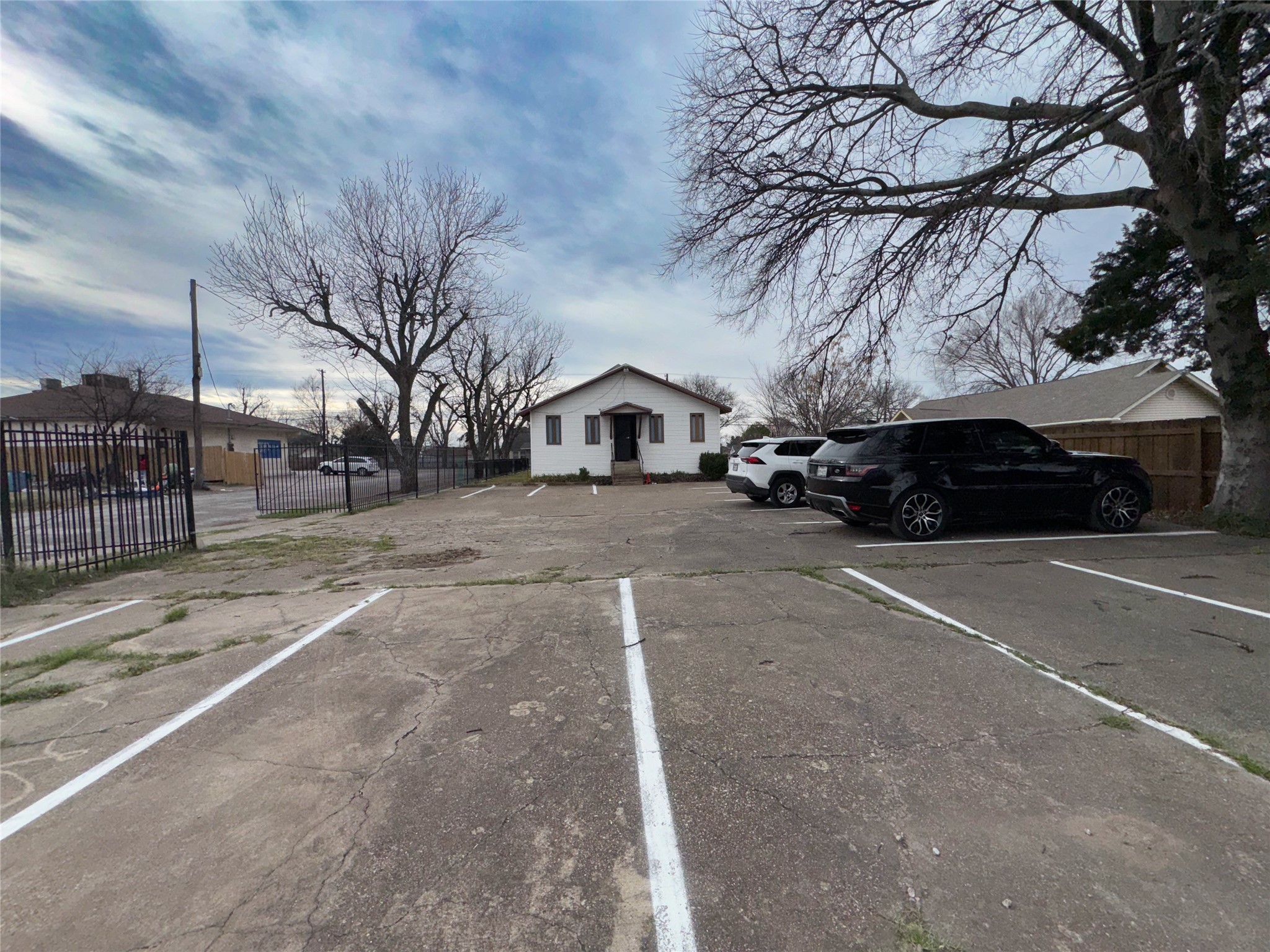 1734 S Denley Drive Dallas TX 75216