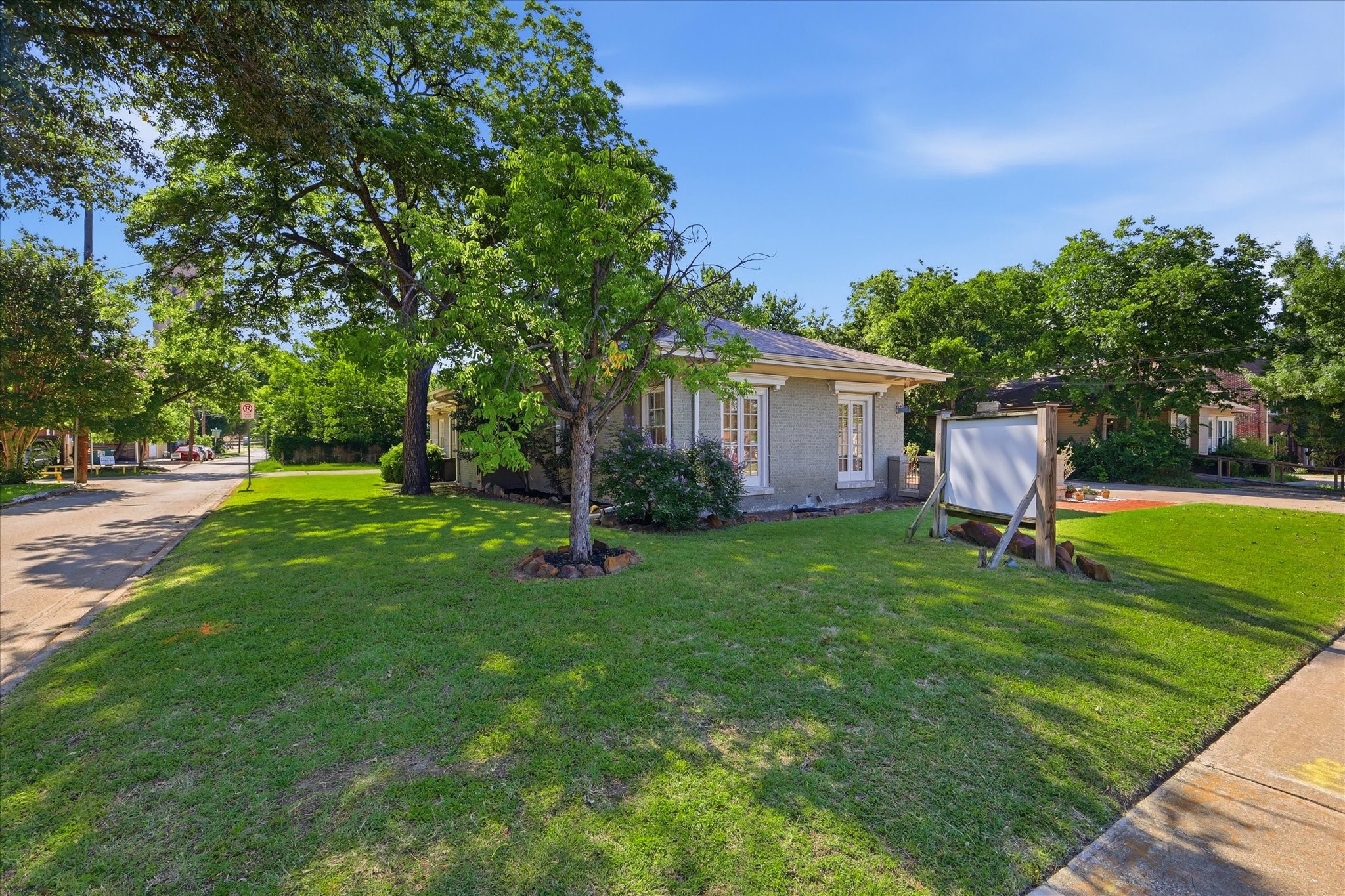 1306 N Locust Street N Denton TX 76201