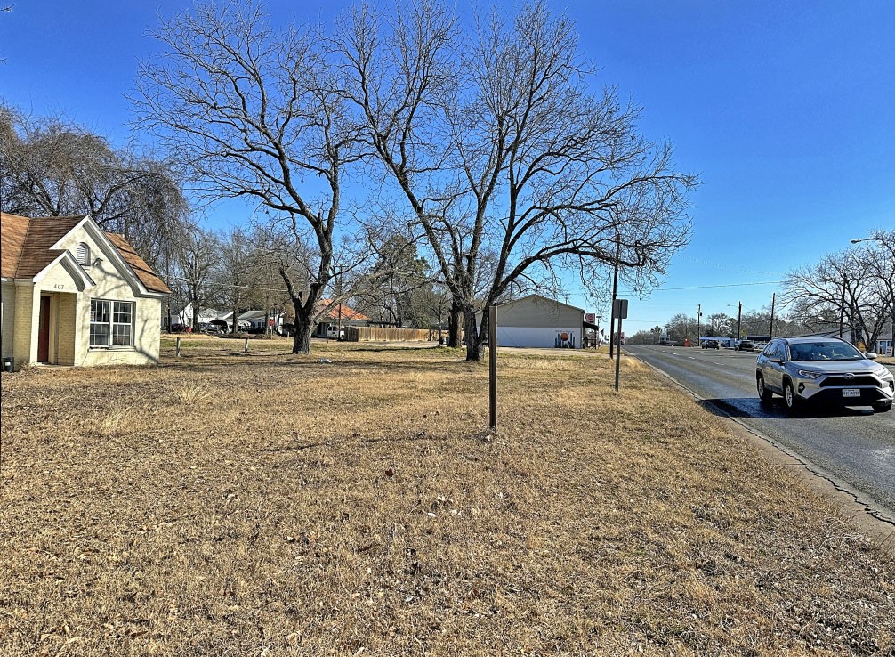 407 E Royall Boulevard Malakoff TX 75148