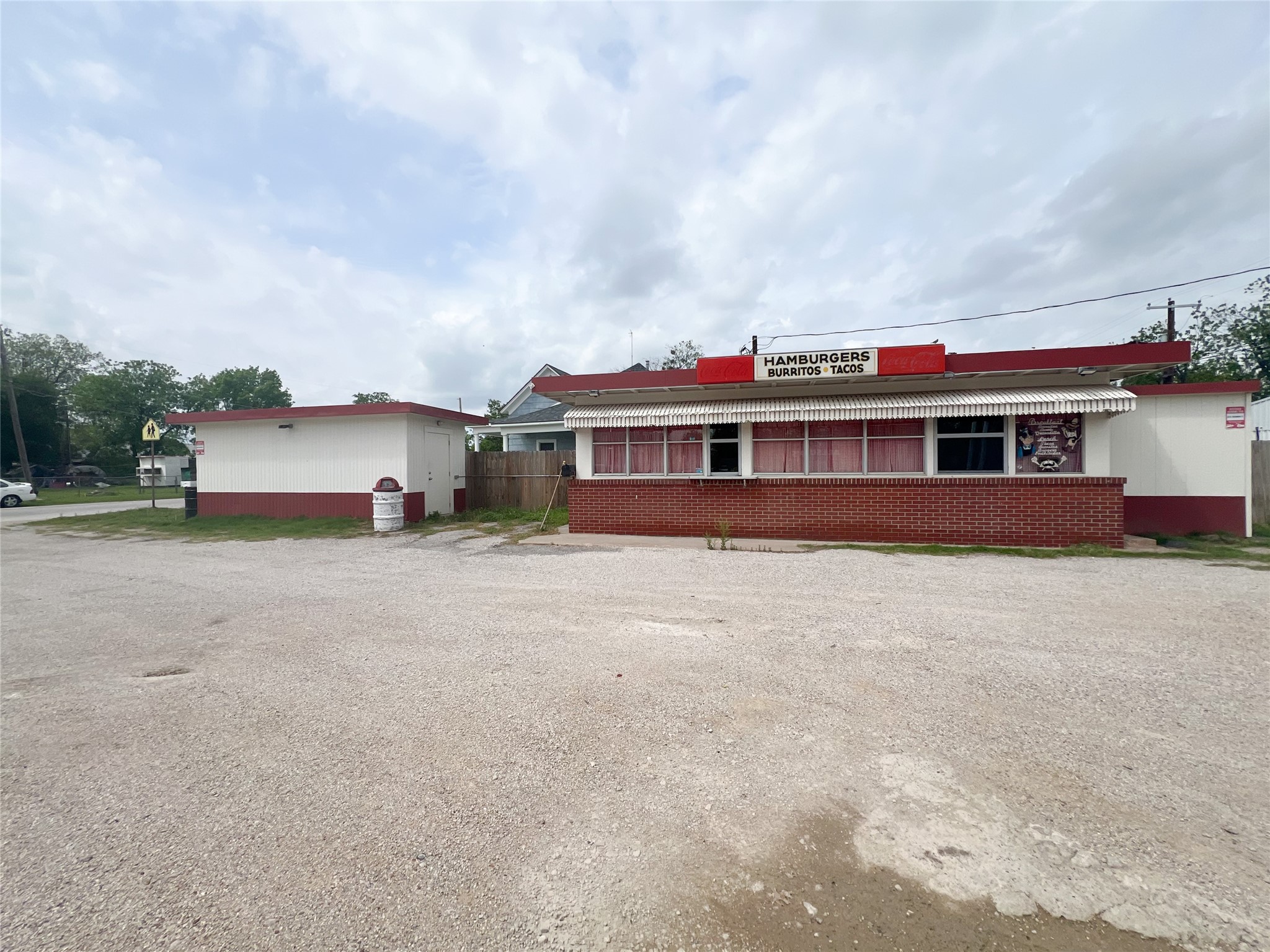 302 E Omega Street Henrietta TX 76365