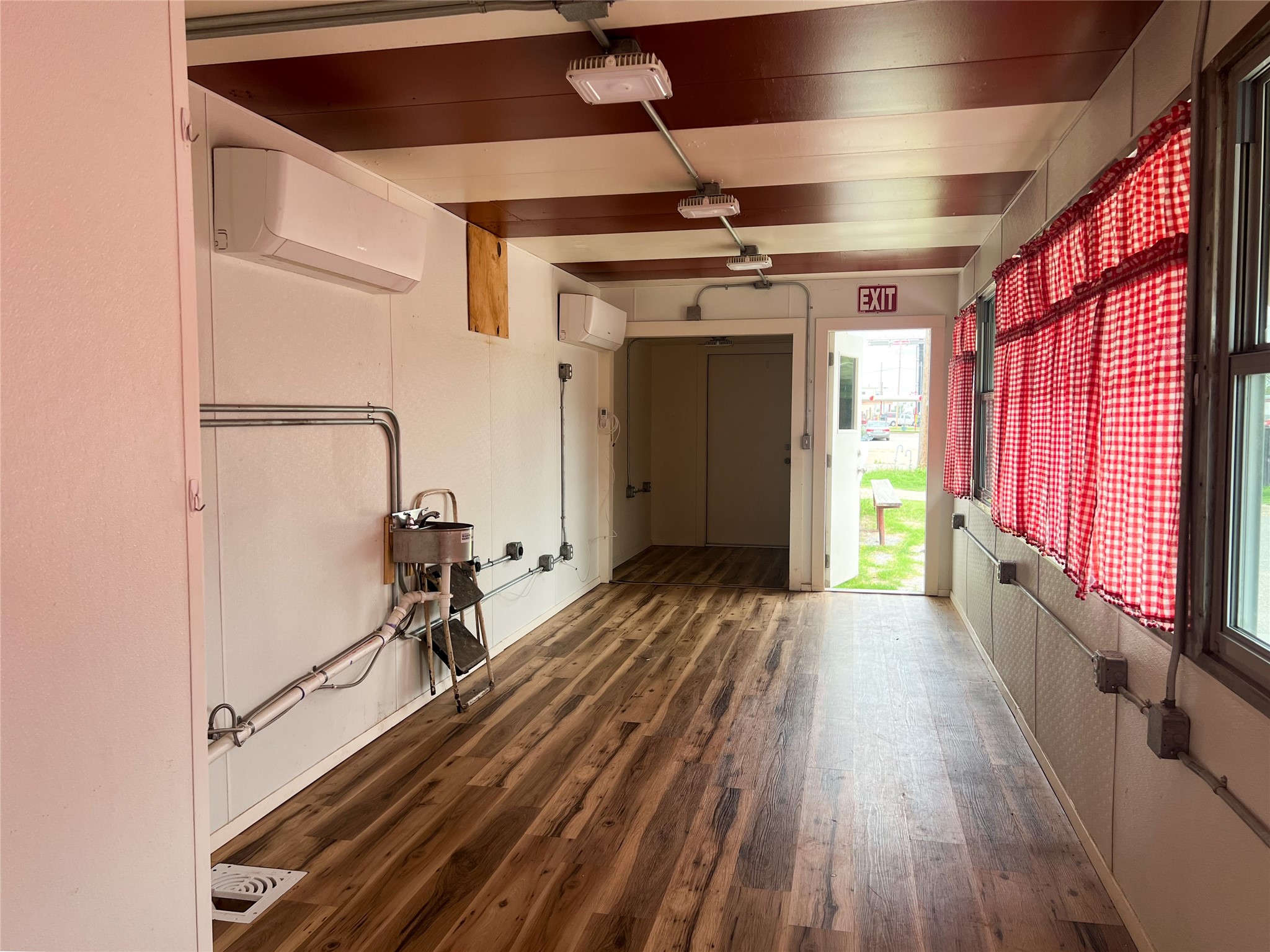 302 E Omega Street Henrietta TX 76365