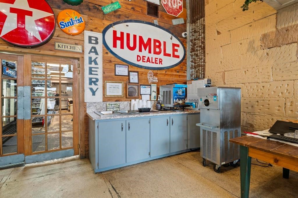 414 Main Street Windom TX 75492