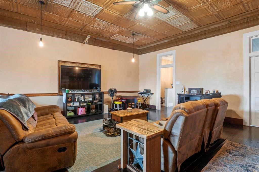 414 Main Street Windom TX 75492