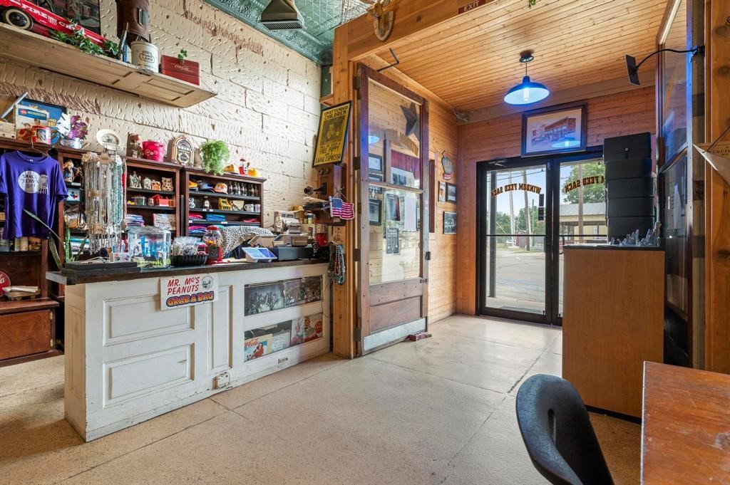 414 Main Street Windom TX 75492