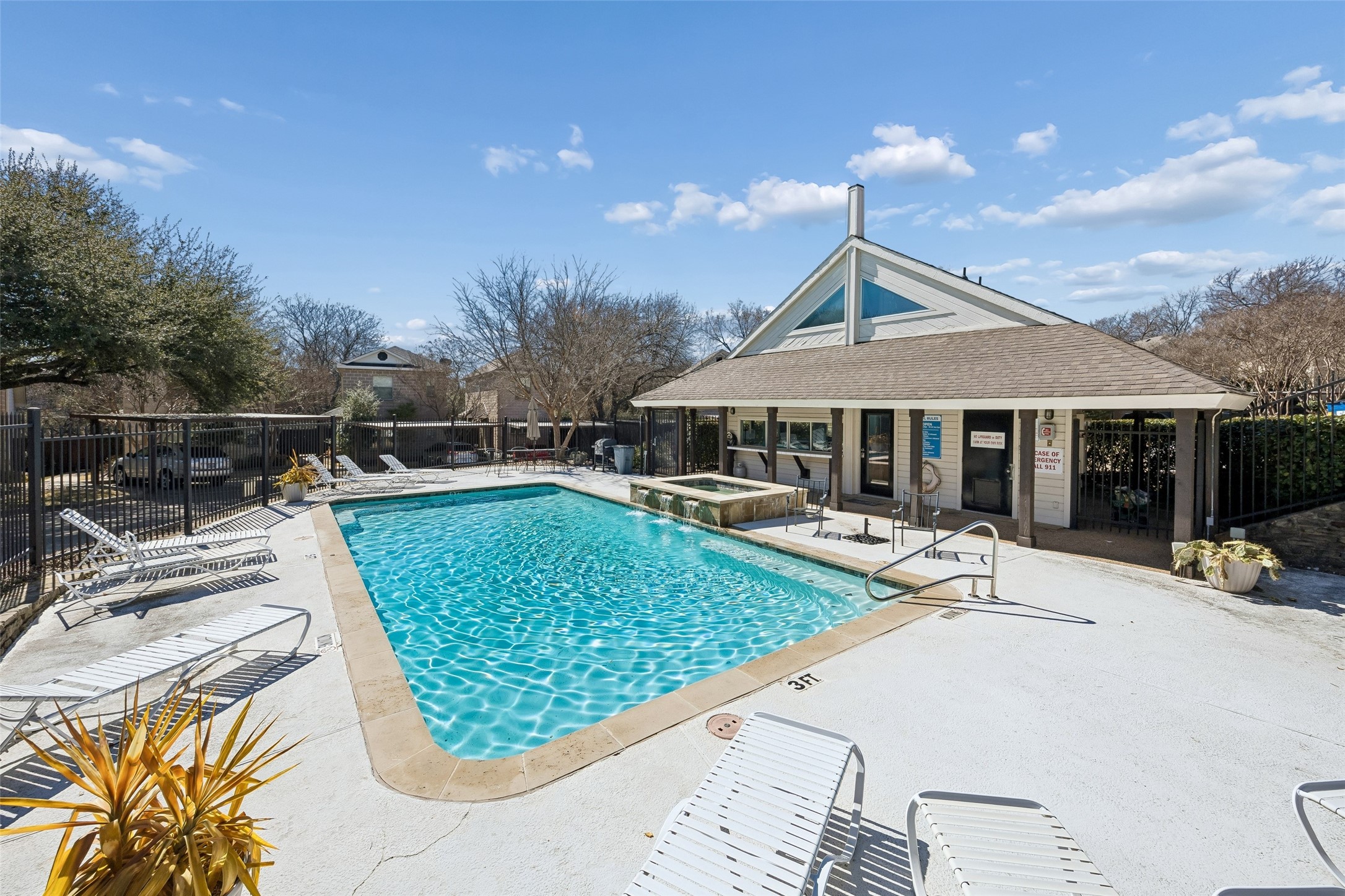 2505 Wedglea Drive Dallas TX 75211