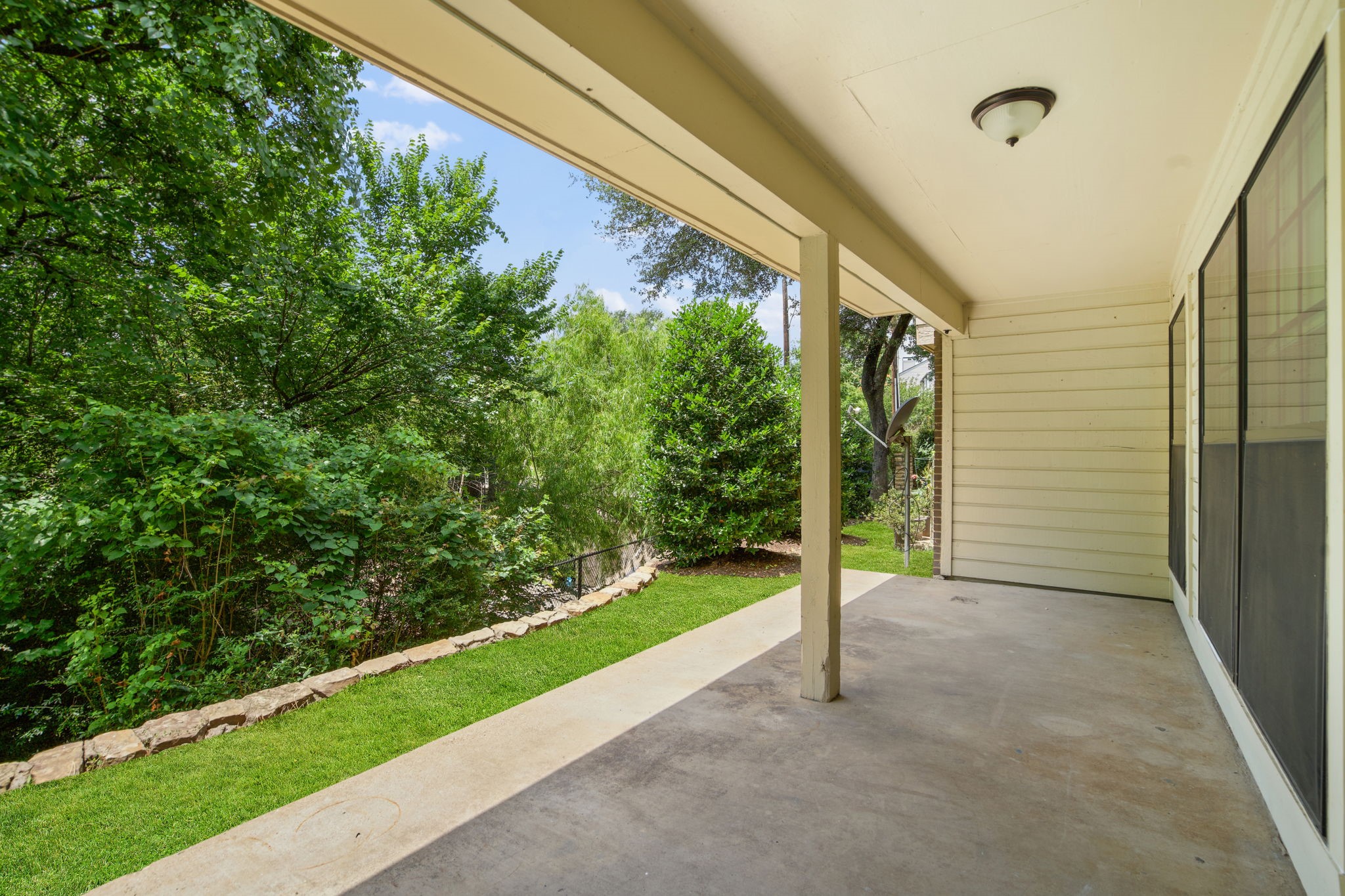 2505 Wedglea Drive Dallas TX 75211