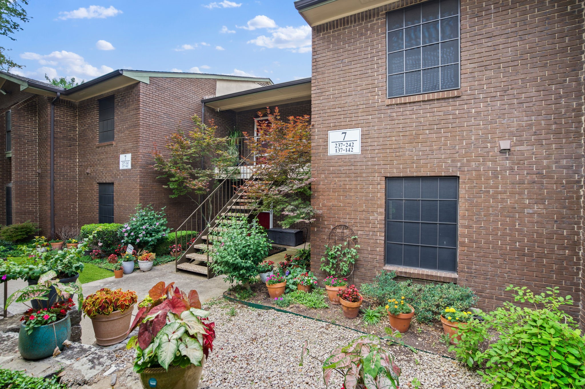 2505 Wedglea Drive Dallas TX 75211