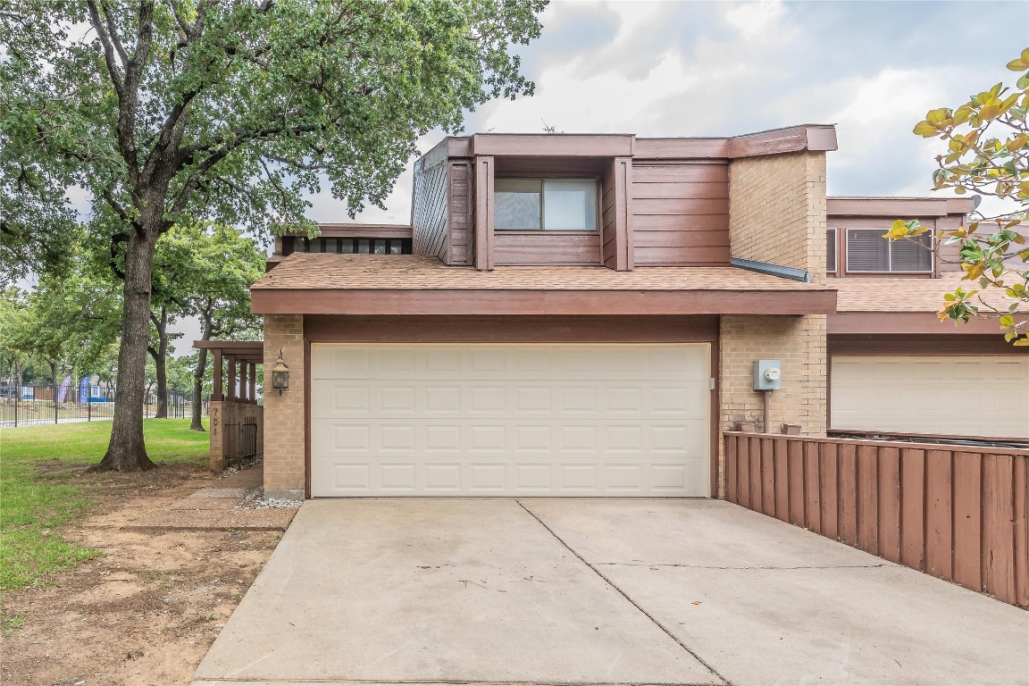 701 Oakwood Trail Fort Worth TX 76112