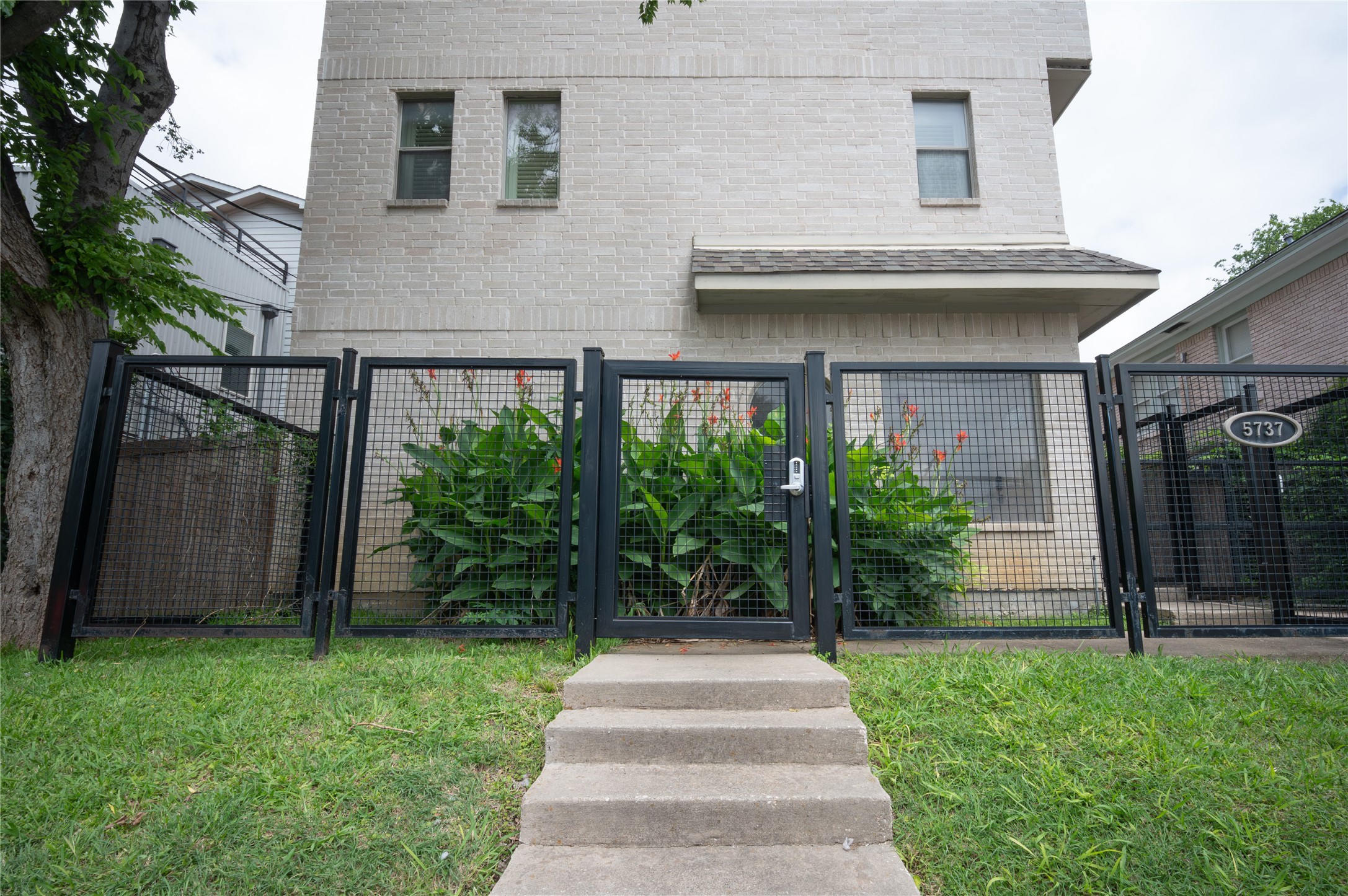 5737 Live Oak Street Dallas TX 75206