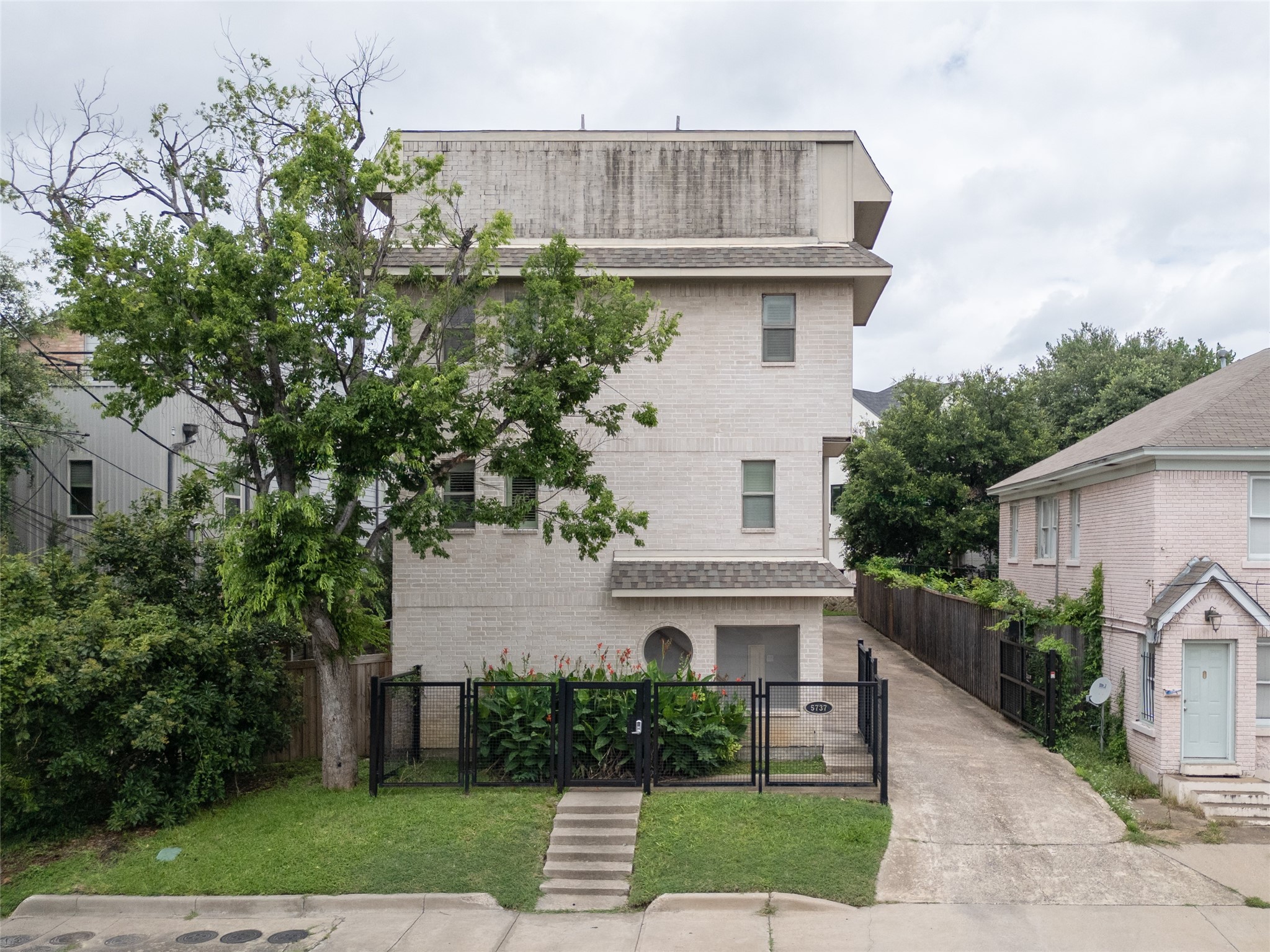 5737 Live Oak Street Dallas TX 75206
