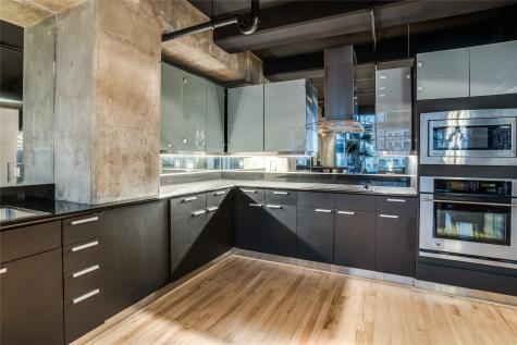 2011 Cedar Springs Road Dallas TX 75201