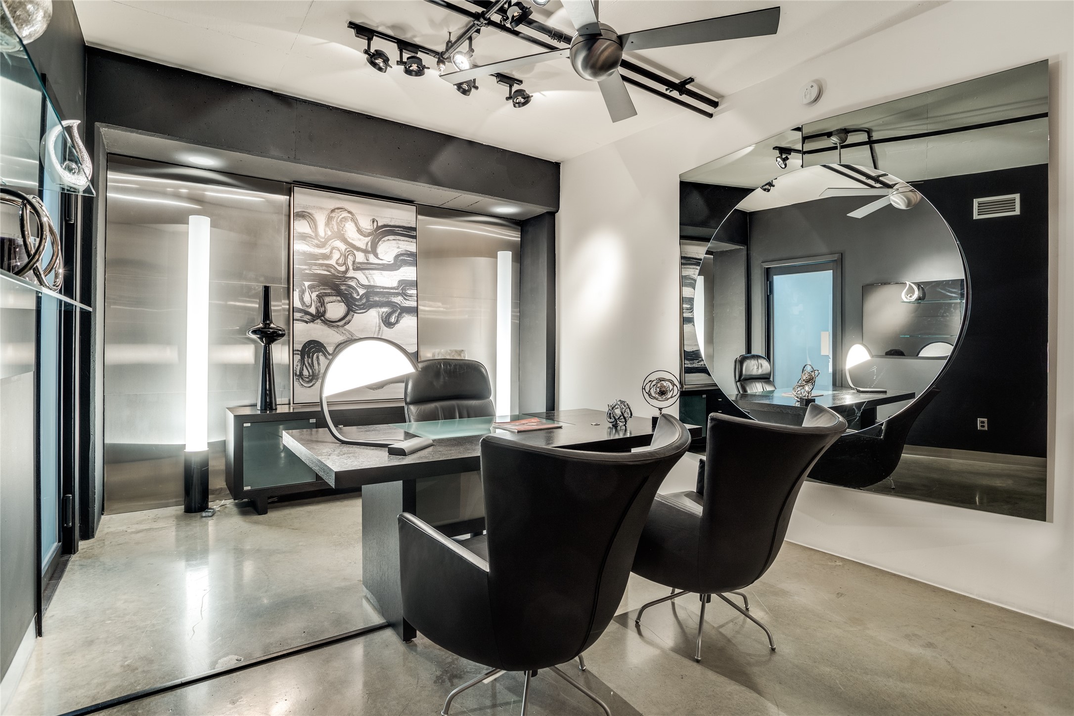 2011 Cedar Springs Road Dallas TX 75201