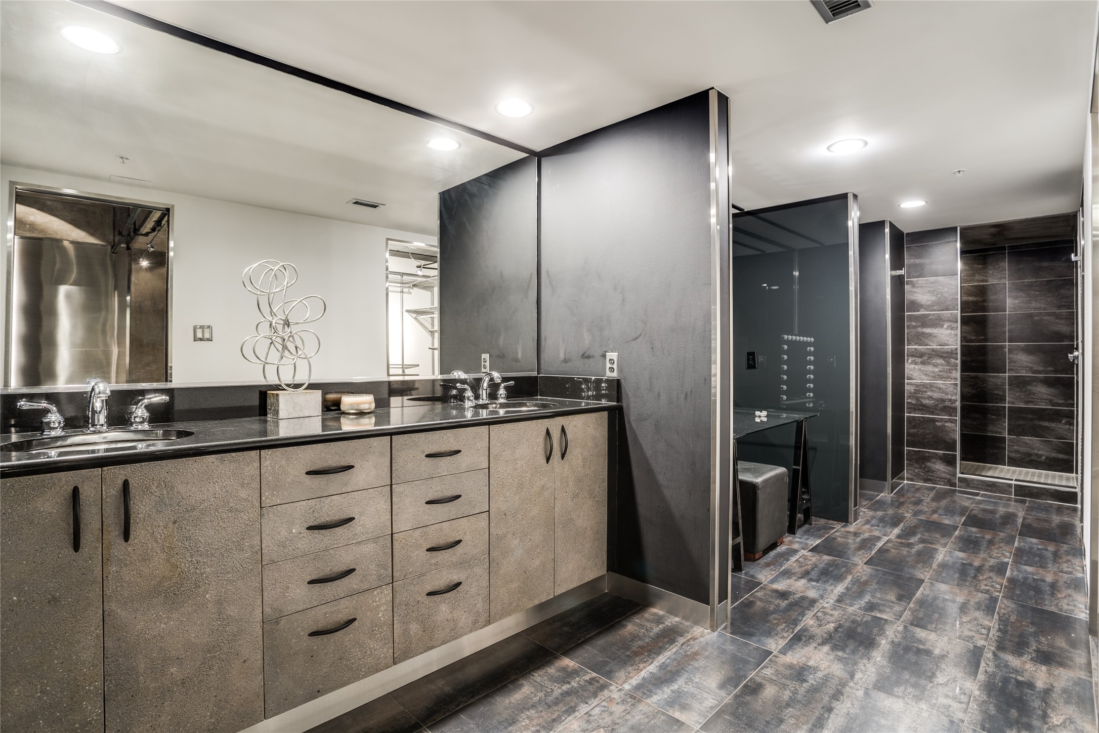 2011 Cedar Springs Road Dallas TX 75201