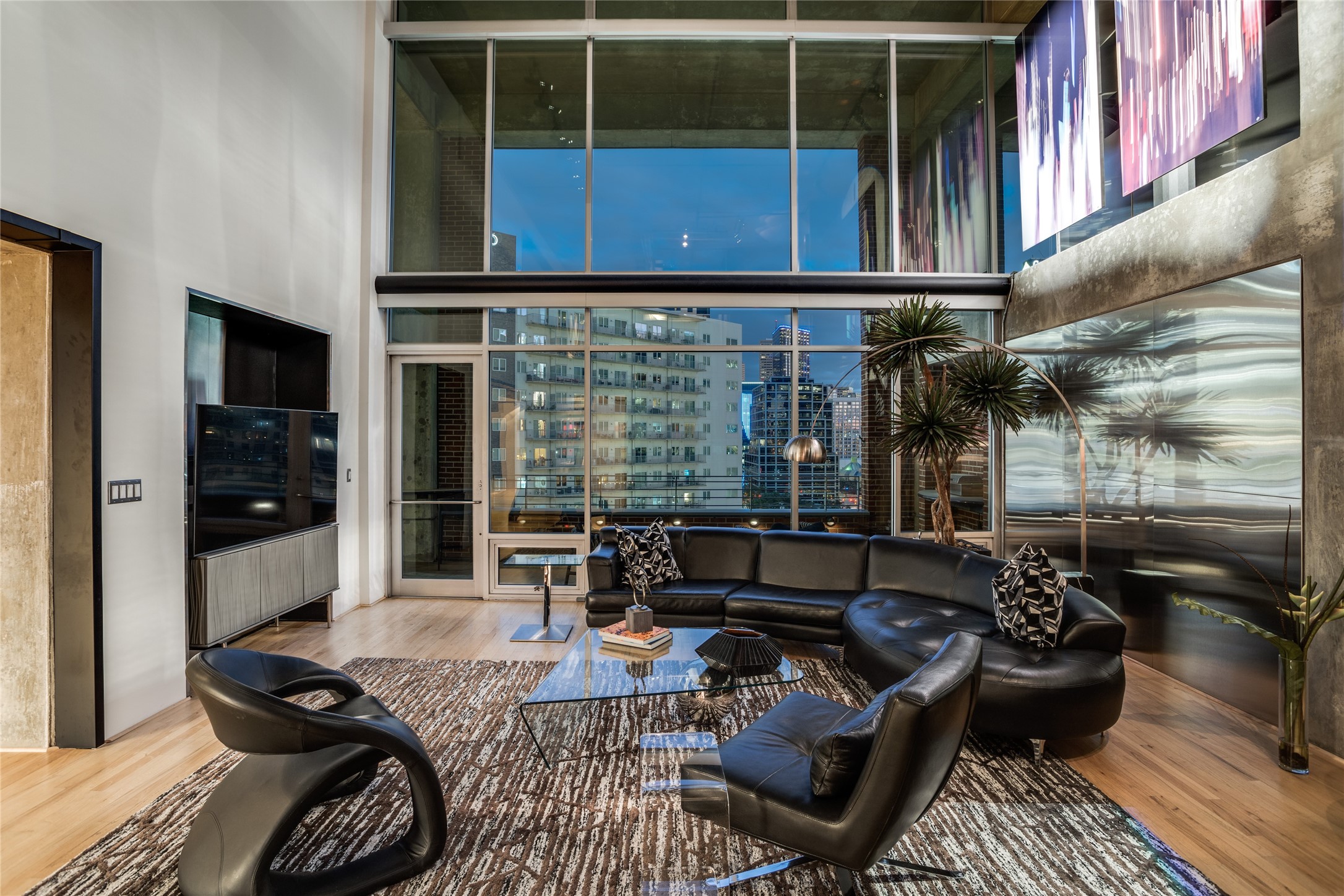 2011 Cedar Springs Road Dallas TX 75201