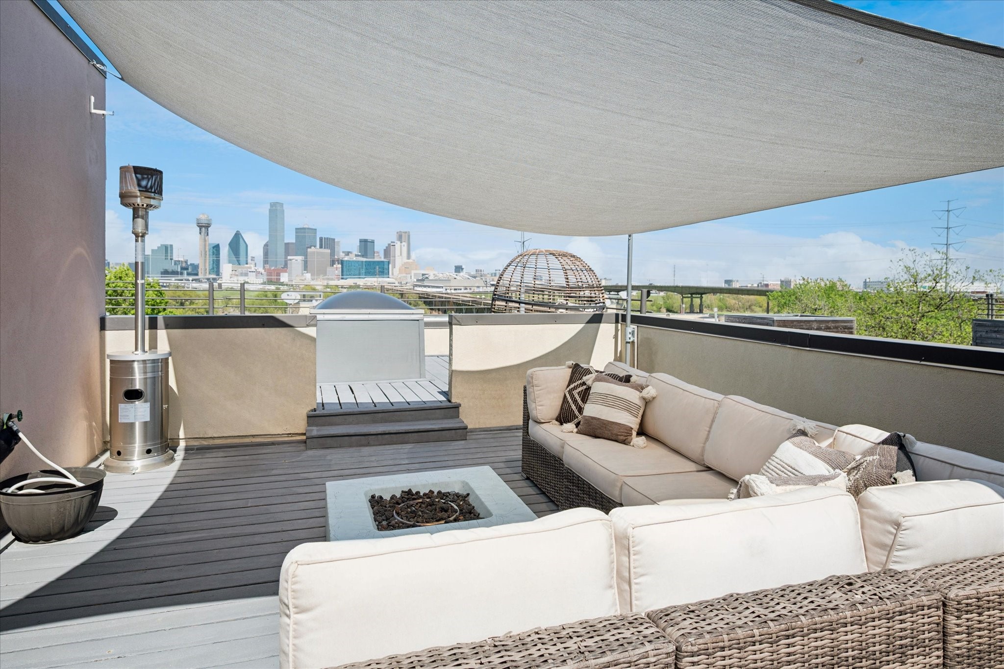 432 Trinity River Circle Dallas TX 75203