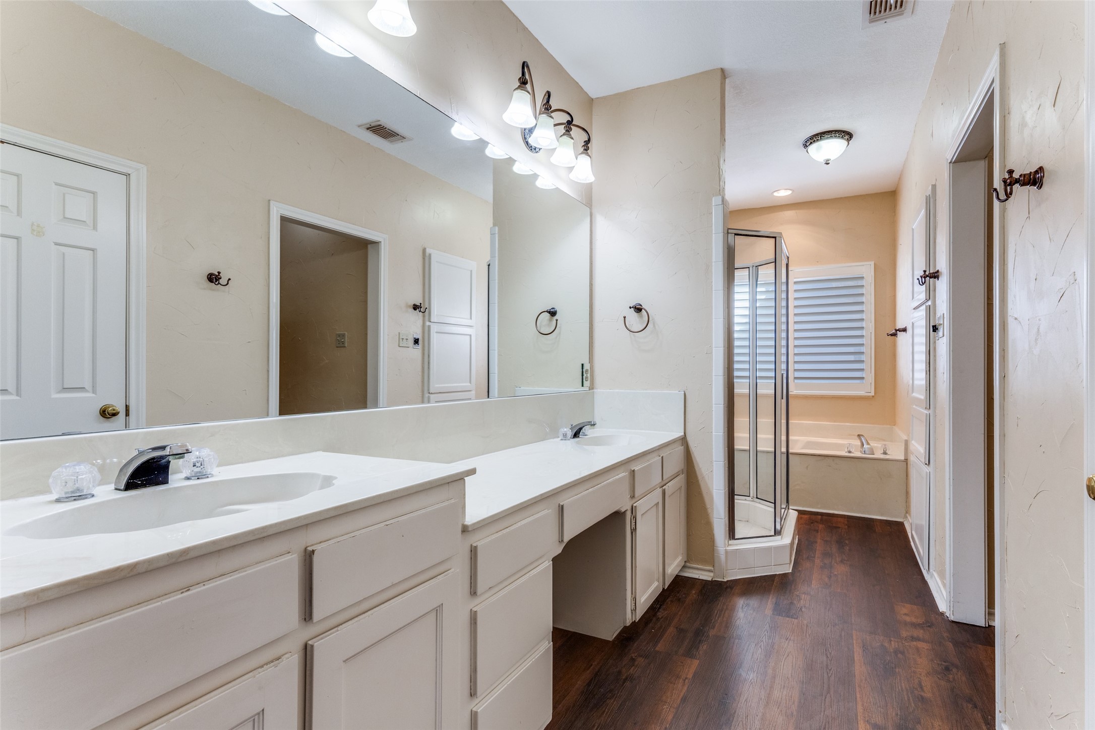 1218 Wooded Trail Hurst TX 76053