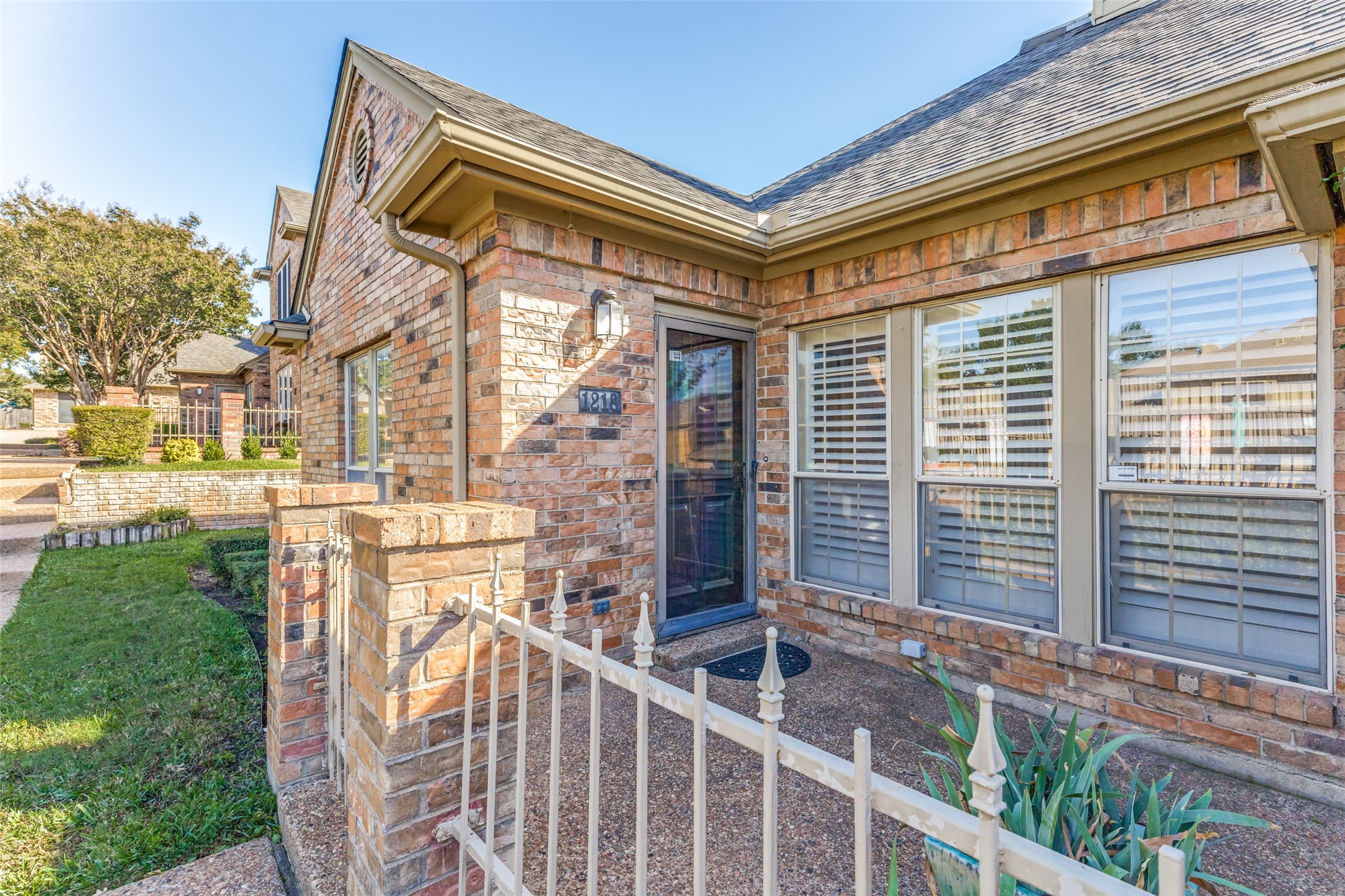 1218 Wooded Trail Hurst TX 76053
