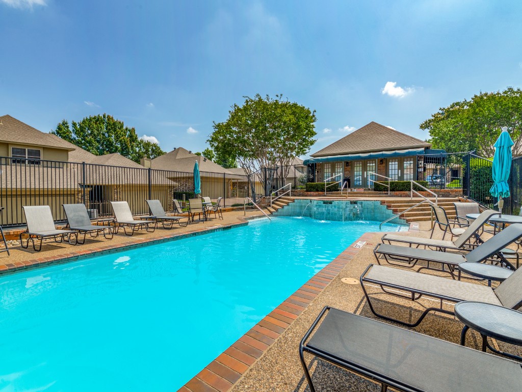1218 Wooded Trail Hurst TX 76053