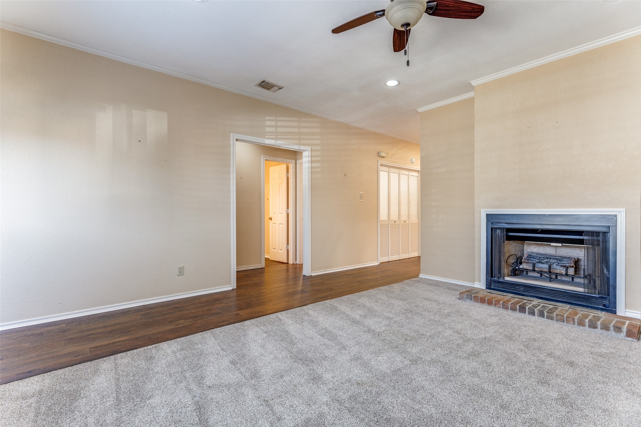 1218 Wooded Trail Hurst TX 76053