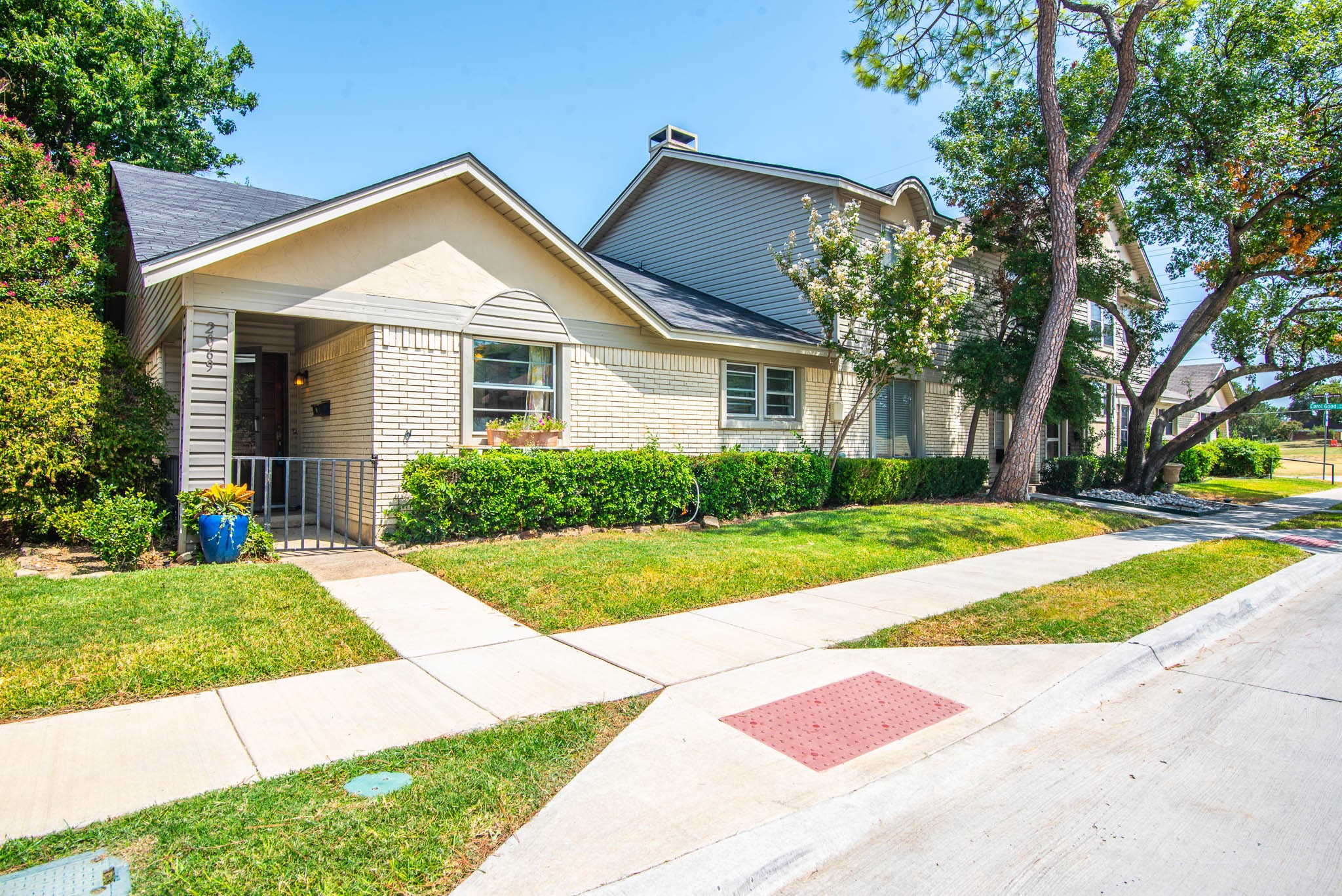 2069 Clubview Drive Carrollton TX 75006