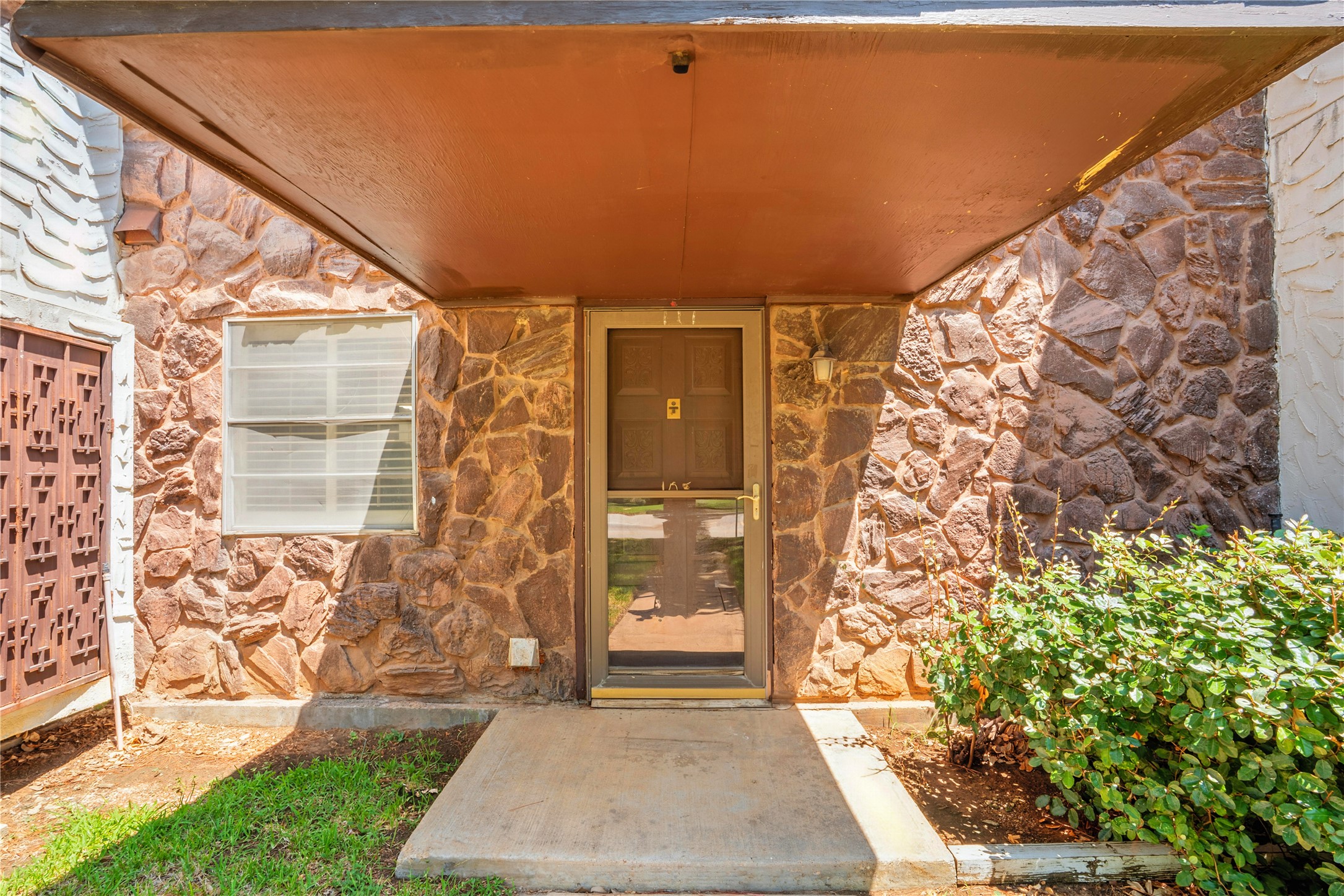 1719 E Grauwyler Road Irving TX 75061