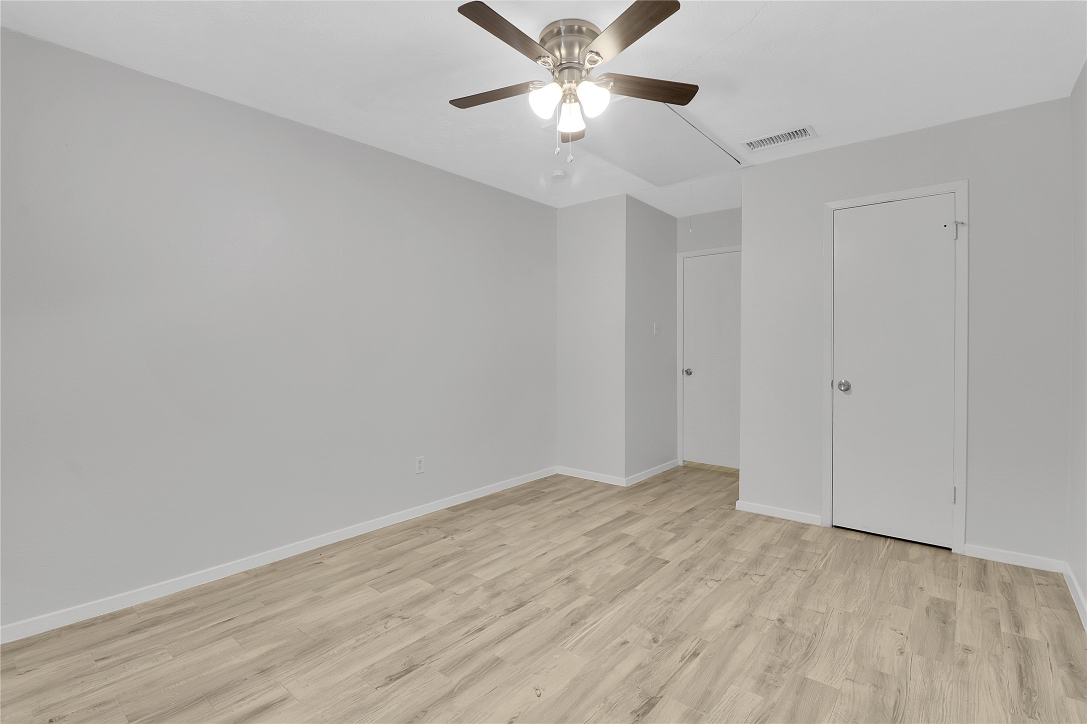 44 E Mountain Creek Drive Grand Prairie TX 75052