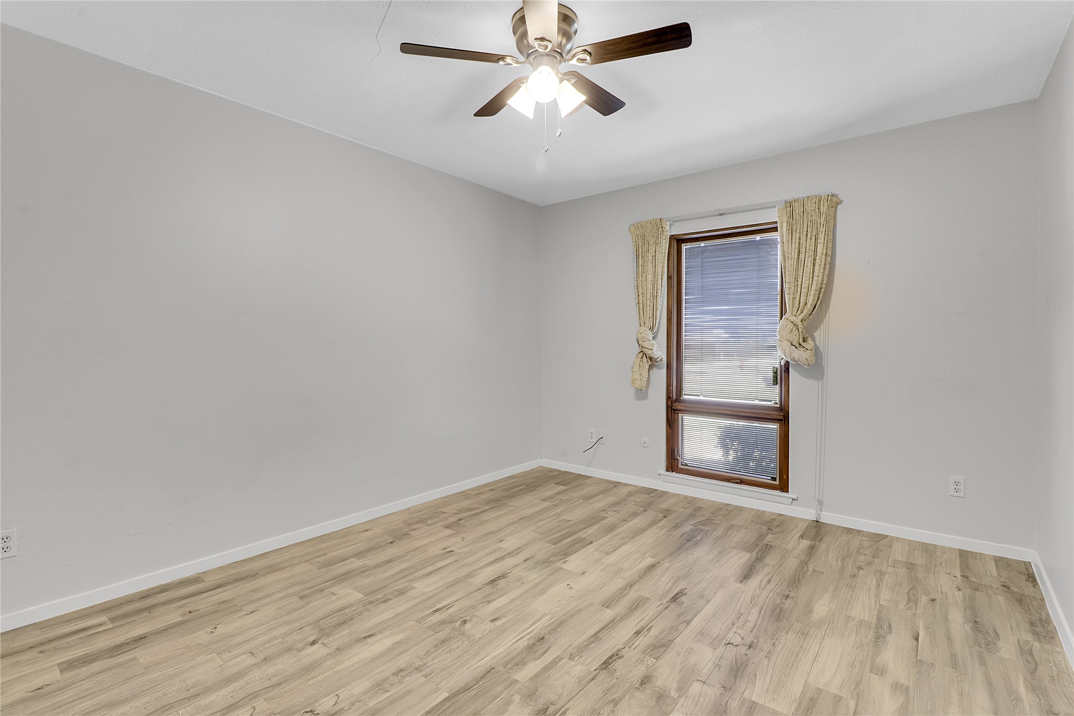 44 E Mountain Creek Drive Grand Prairie TX 75052