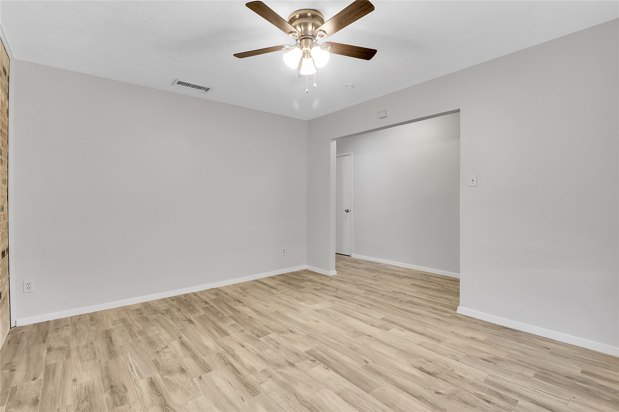 44 E Mountain Creek Drive Grand Prairie TX 75052