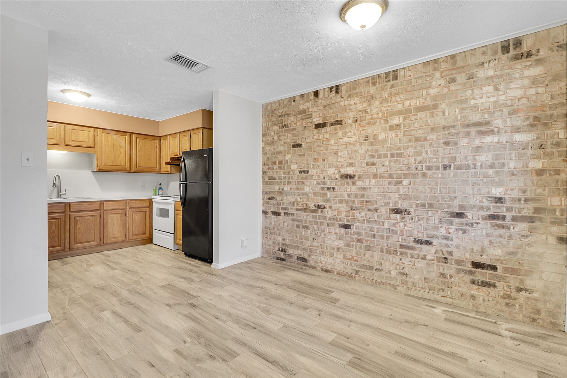 44 E Mountain Creek Drive Grand Prairie TX 75052