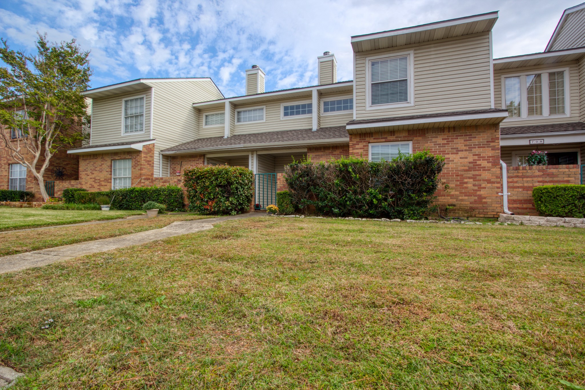 706 Creekwood Drive Lewisville TX 75067