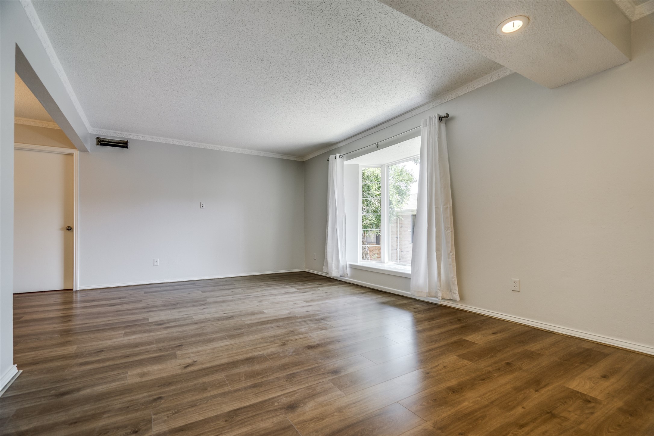 6021 Sandhurst Lane Dallas TX 75206