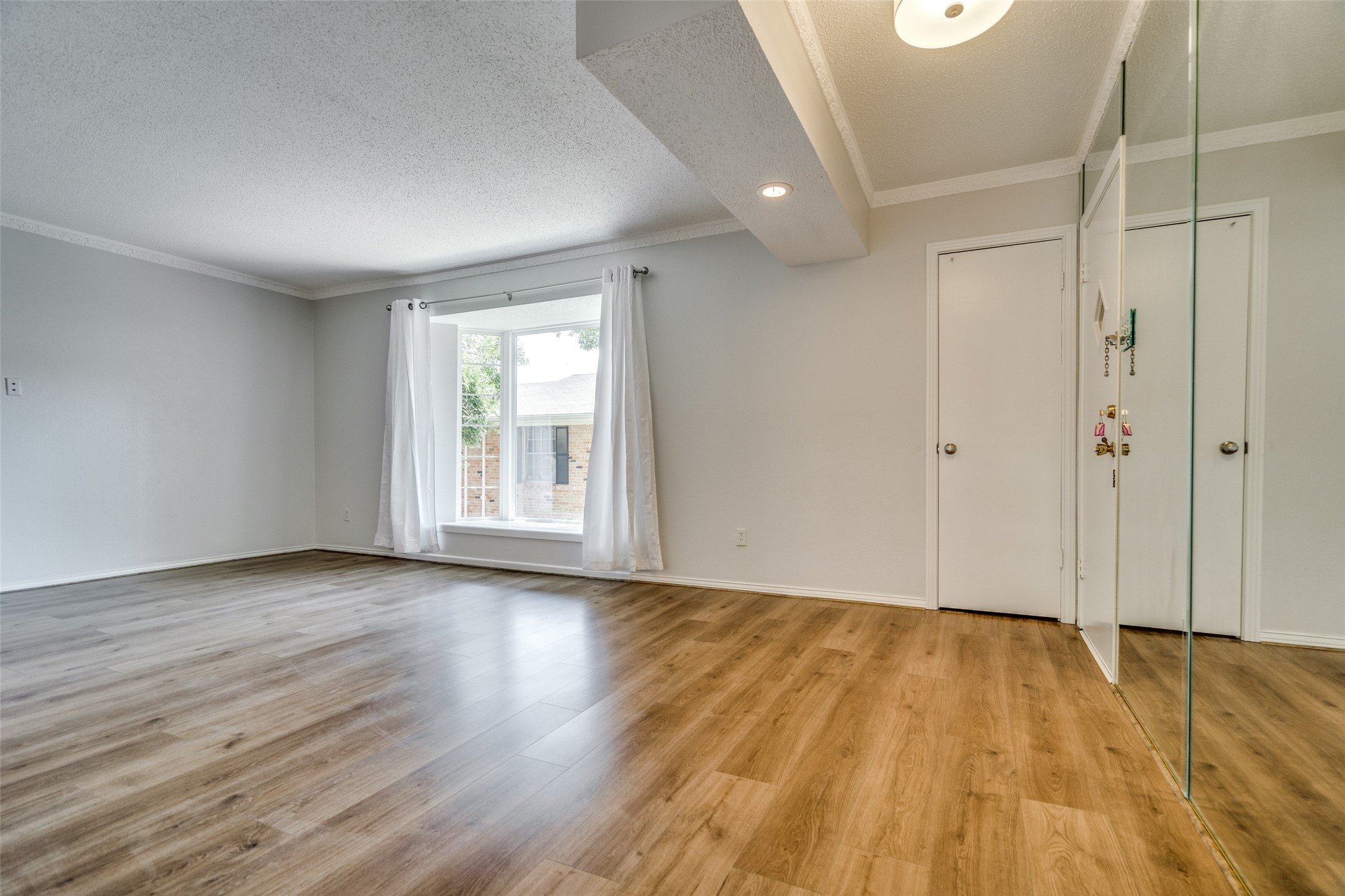 6021 Sandhurst Lane Dallas TX 75206