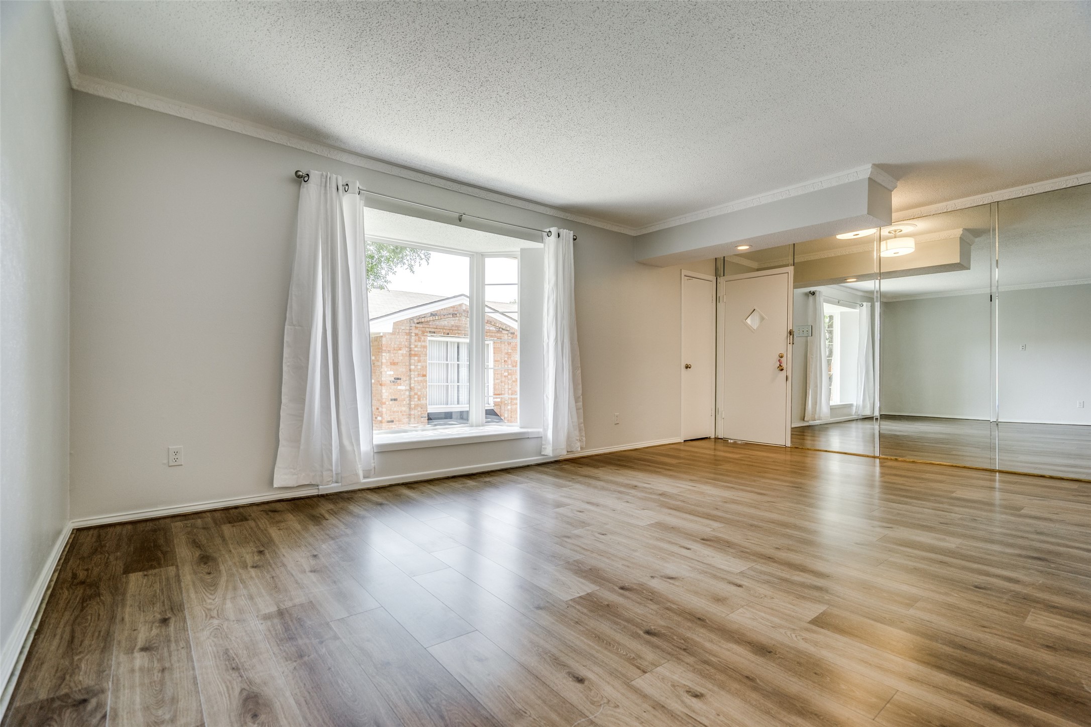 6021 Sandhurst Lane Dallas TX 75206