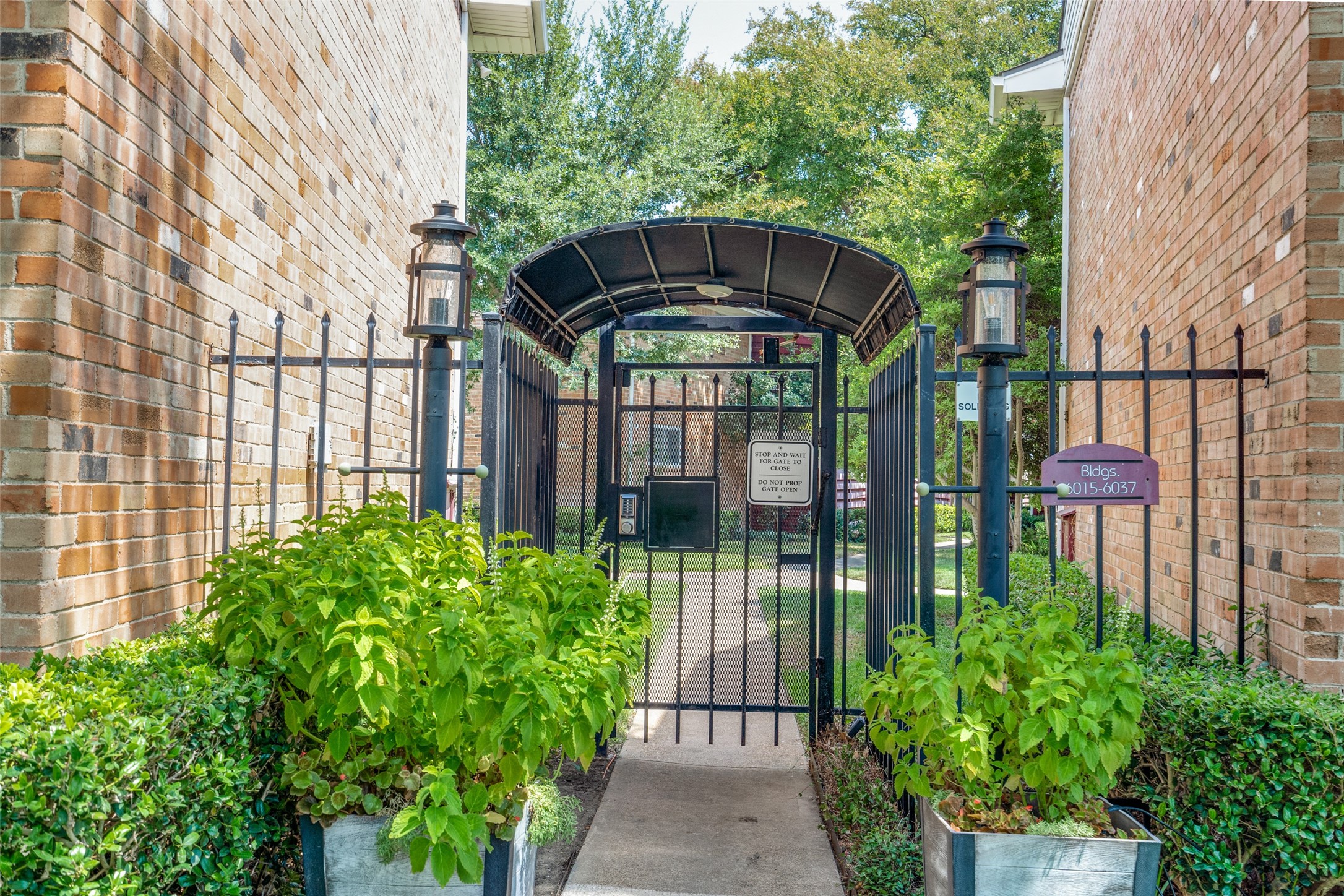 6021 Sandhurst Lane Dallas TX 75206