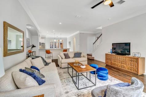 907 Marilla Court Dallas TX 75201
