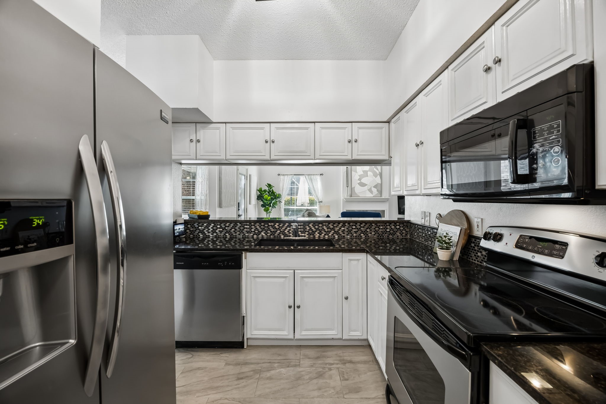 217 Cimarron Trail Irving TX 75063