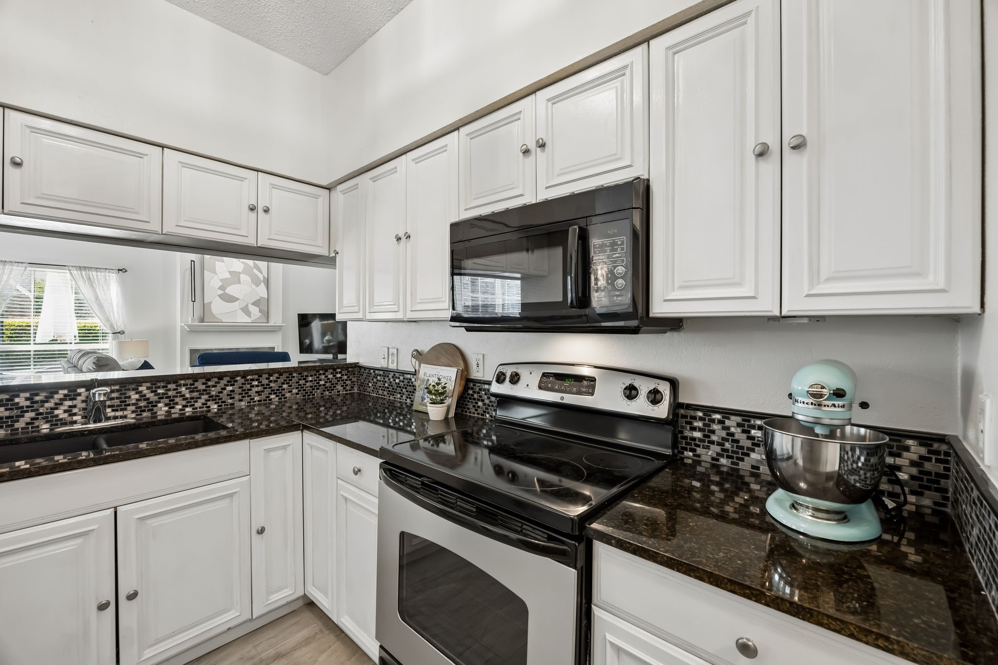 217 Cimarron Trail Irving TX 75063