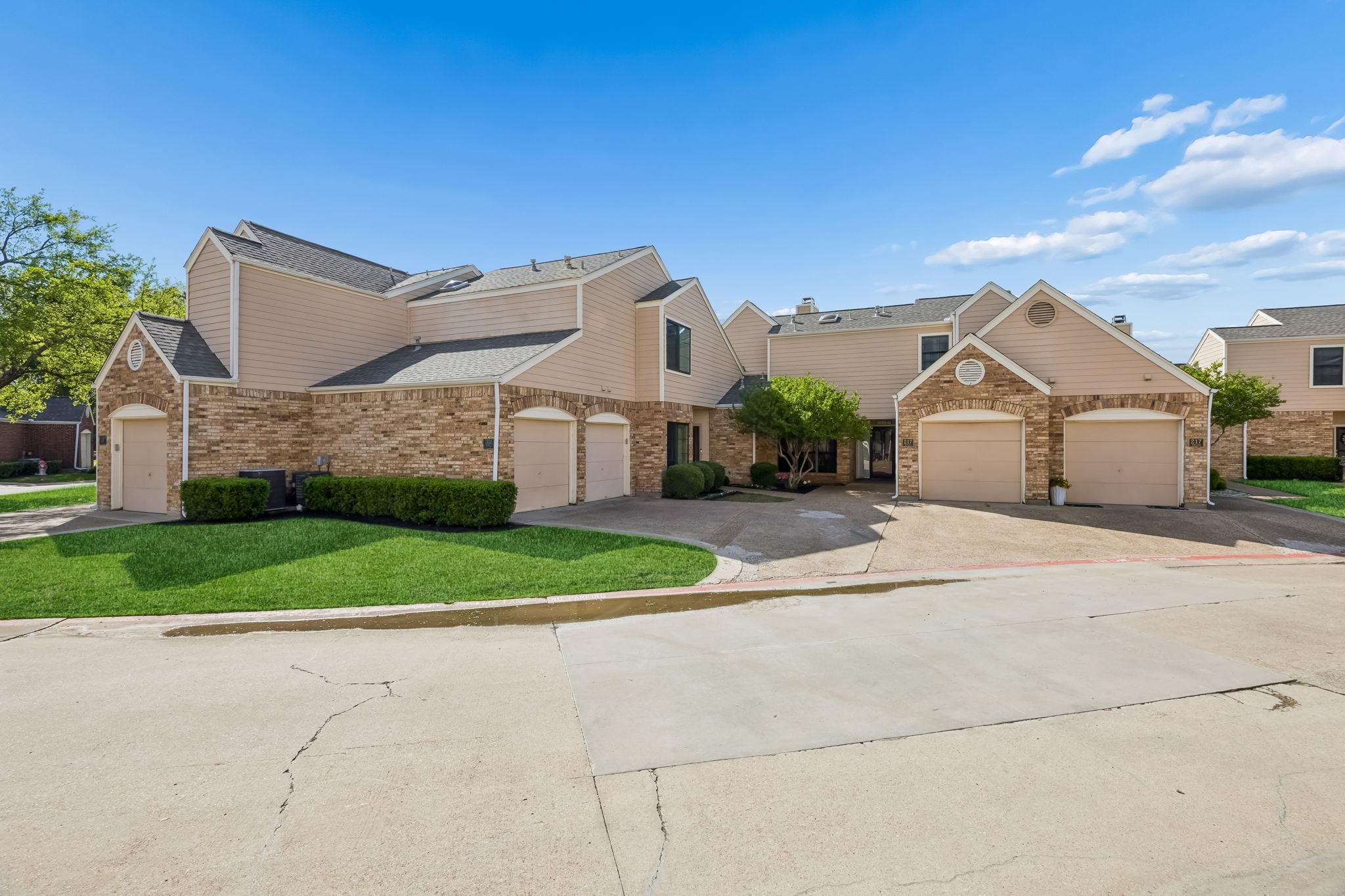217 Cimarron Trail Irving TX 75063
