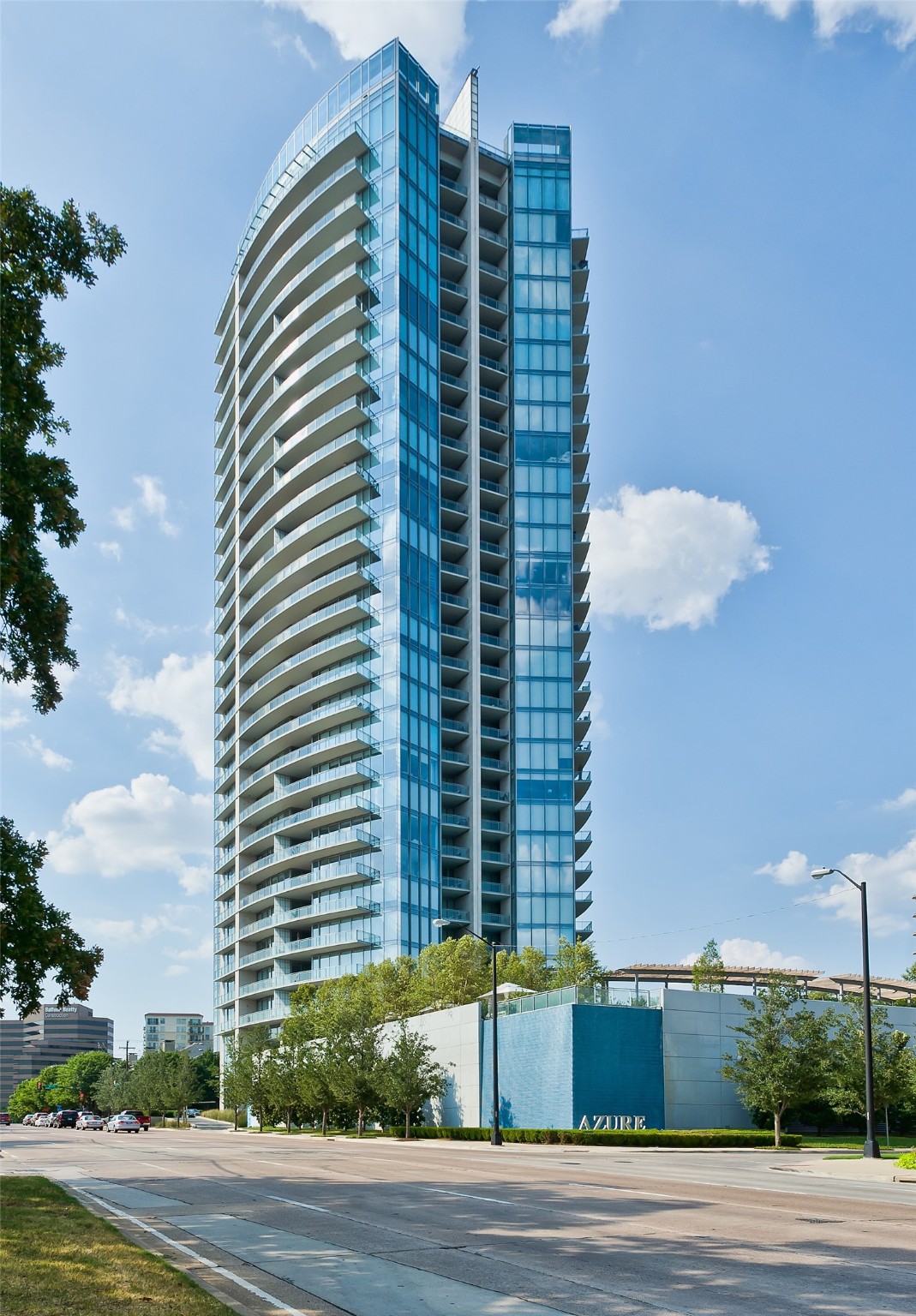 2900 Mckinnon Street Dallas TX 75201