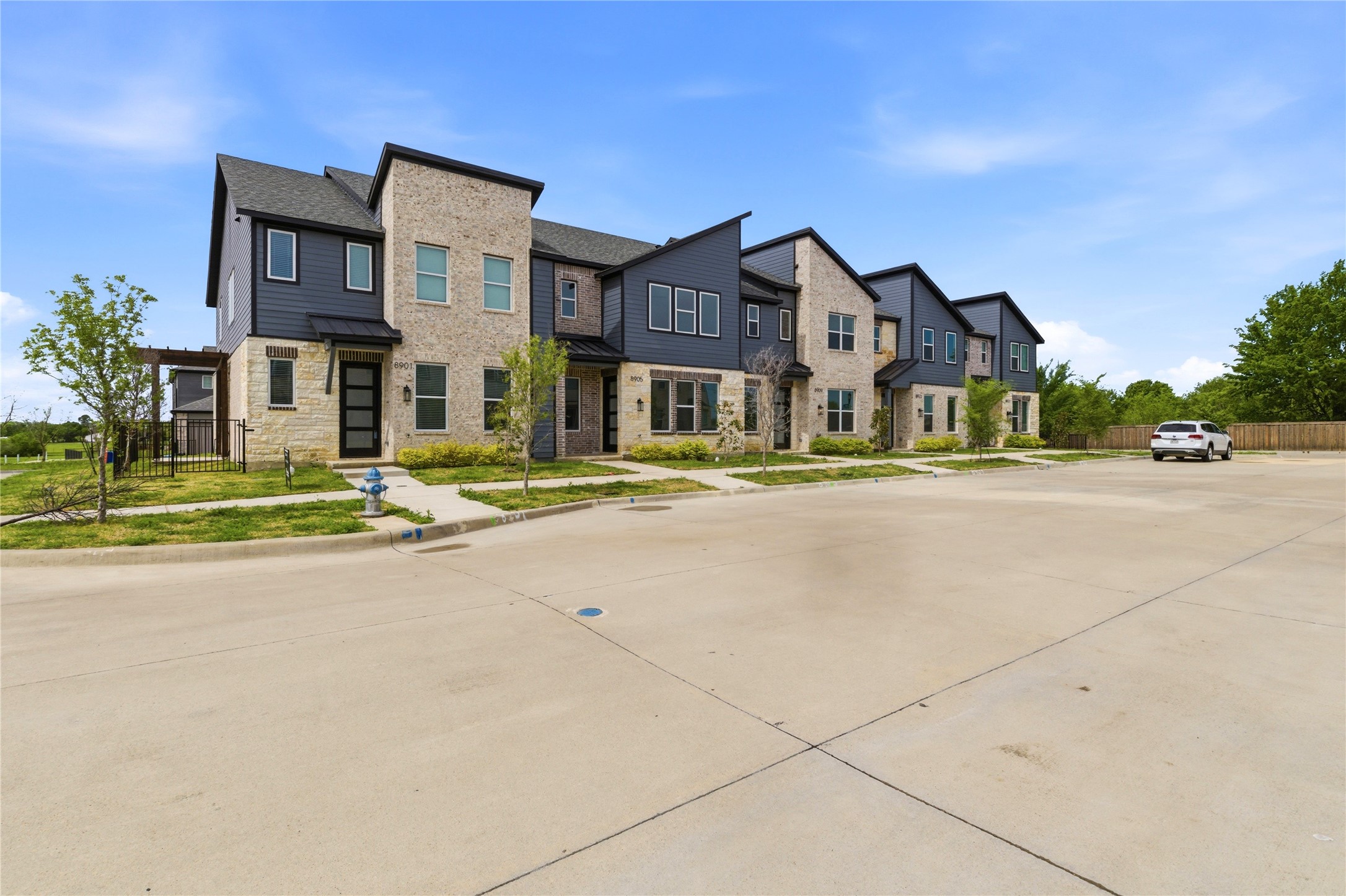 8909 Lowell Street Rowlett TX 75089