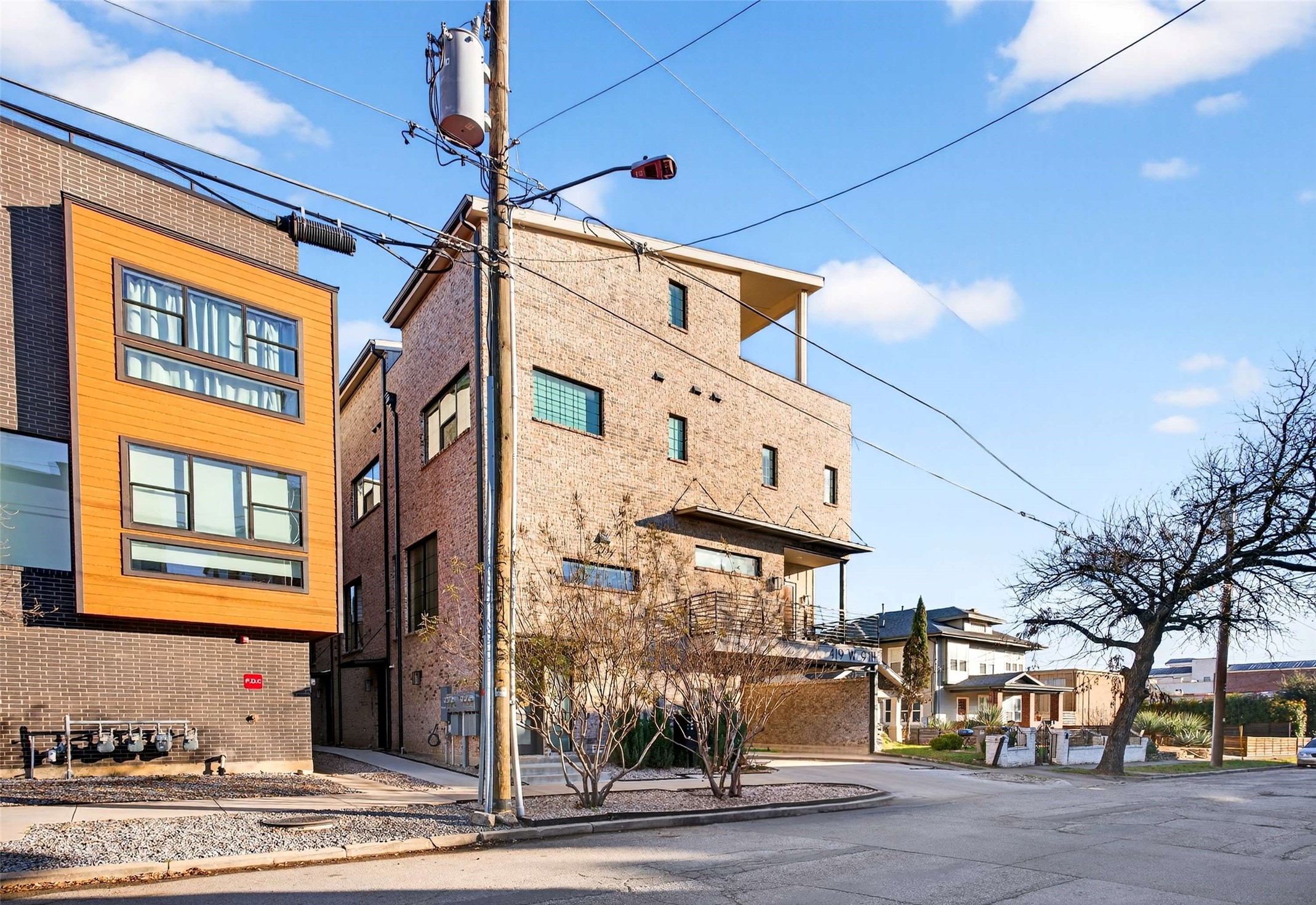 419 W 9th Street Dallas TX 75208