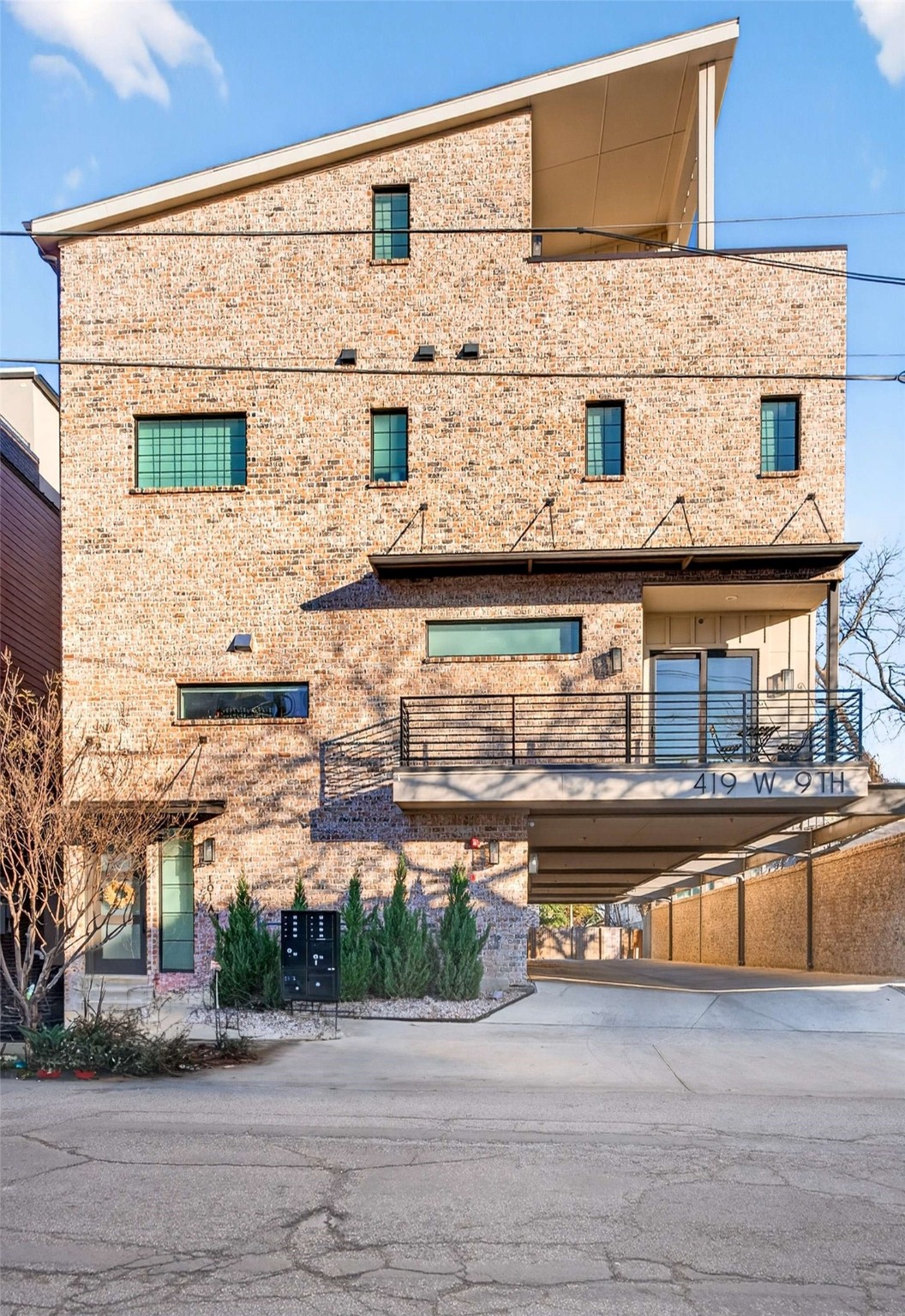 419 W 9th Street Dallas TX 75208