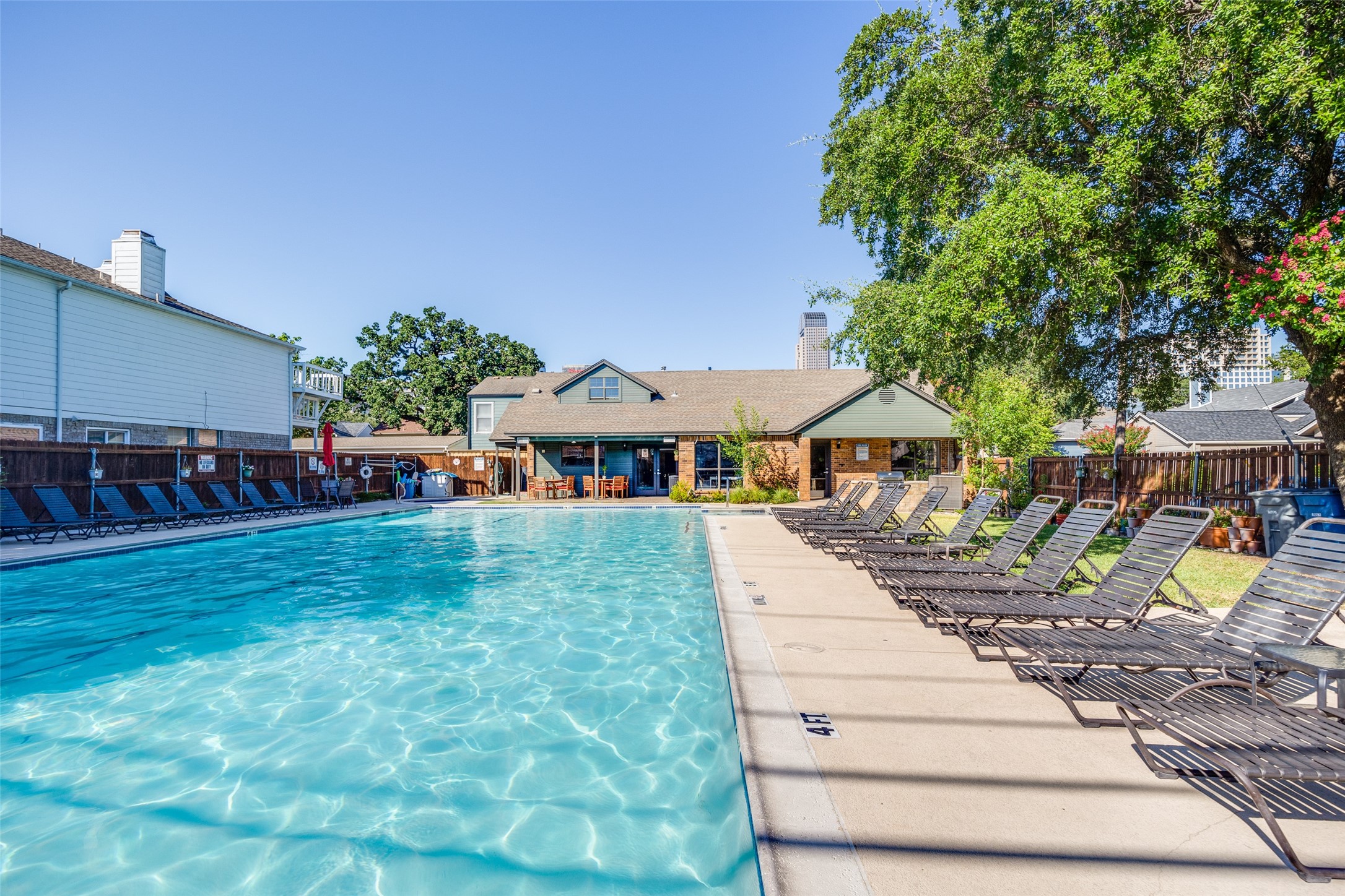 1405 Mccoy Street Dallas TX 75204