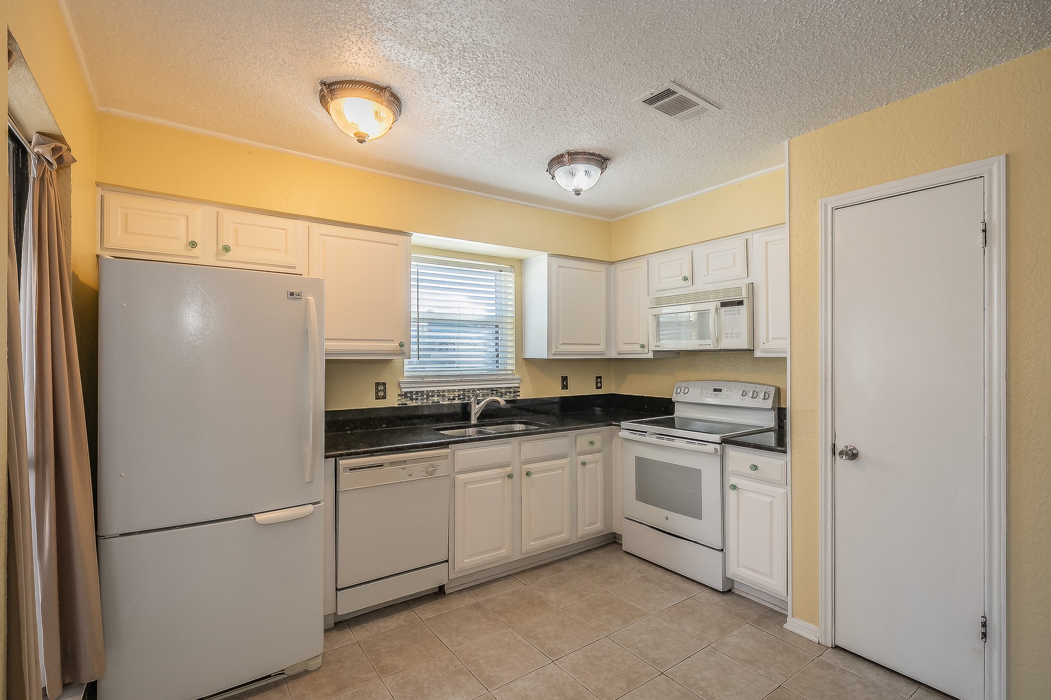 1208 Calico Lane Arlington TX 76011