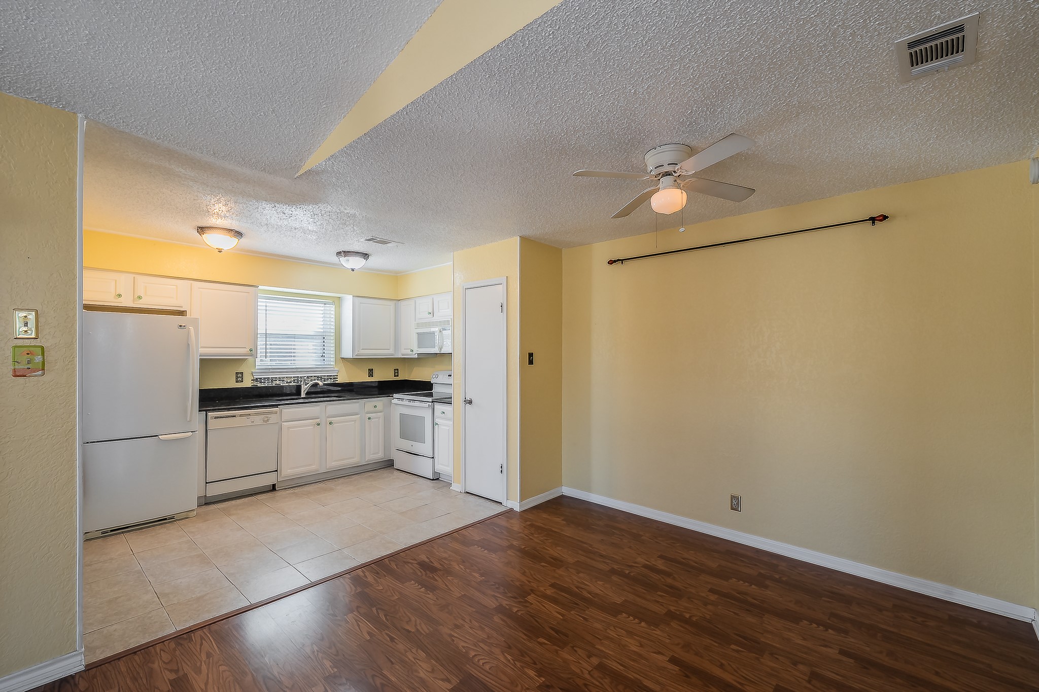 1208 Calico Lane Arlington TX 76011