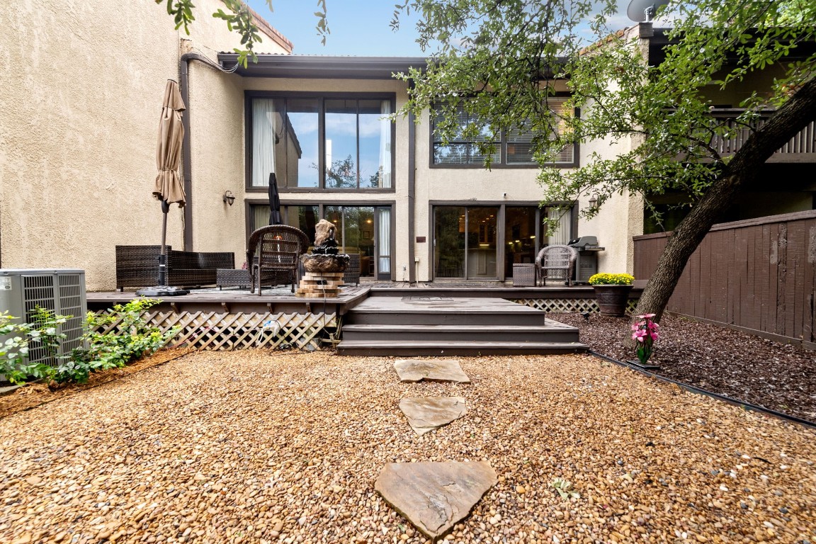 9604 Knobby Tree Dallas TX 75243