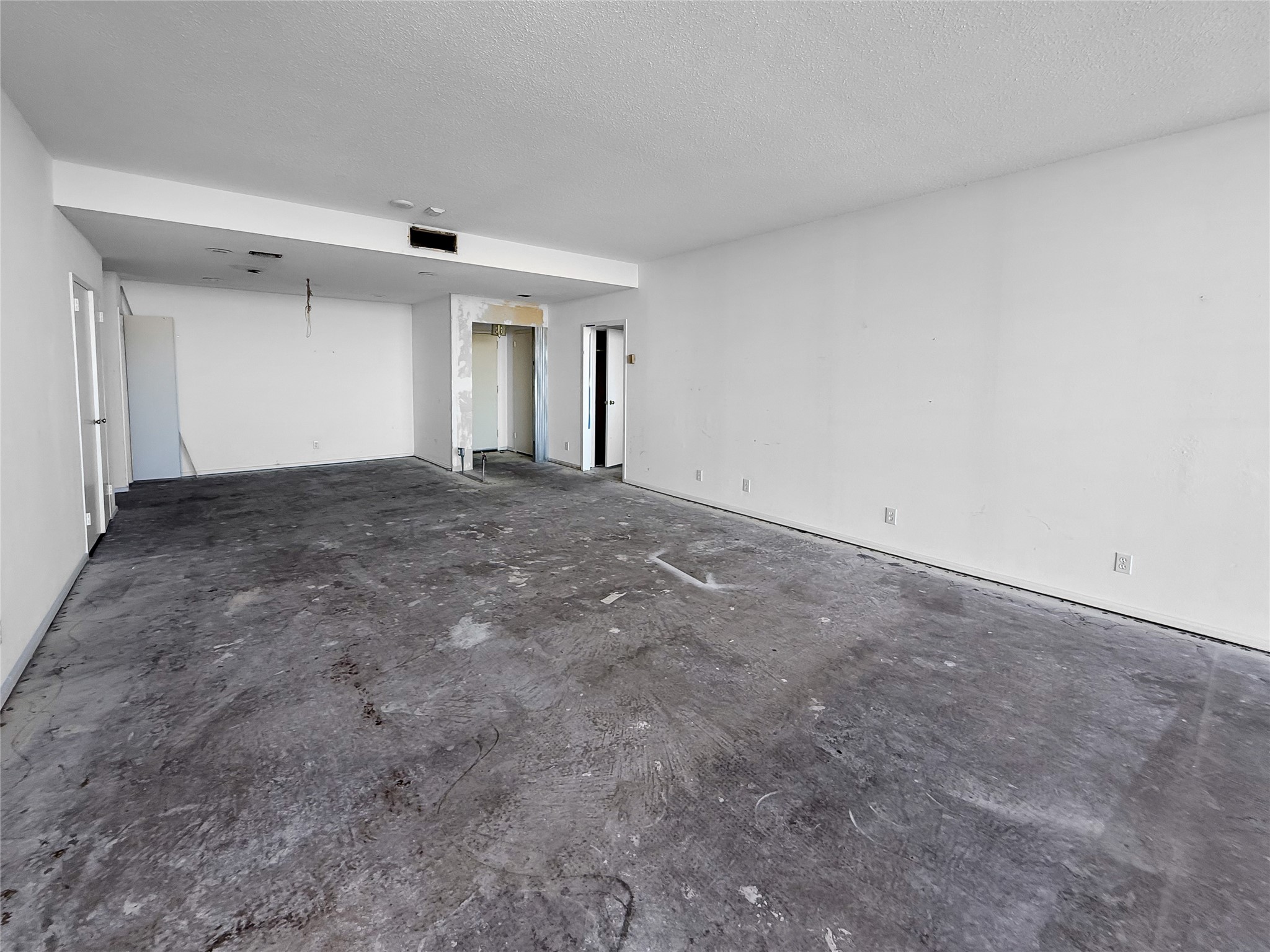 6335 W Northwest Highway Dallas TX 75225